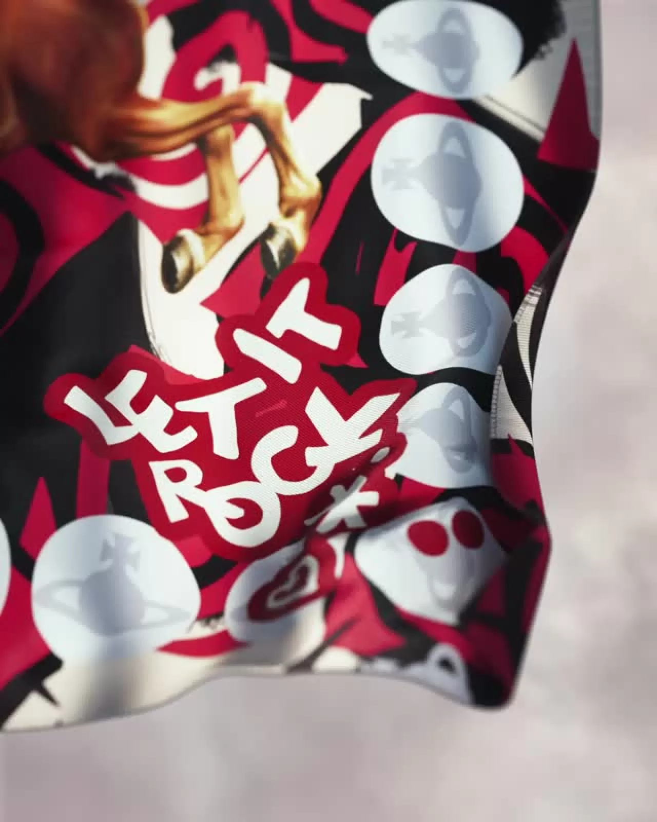 Vivienne Westwood At Motifi ve Özel Koleksiyonu Yılın İlk Lansmanıyla Dikkat Çekiyor