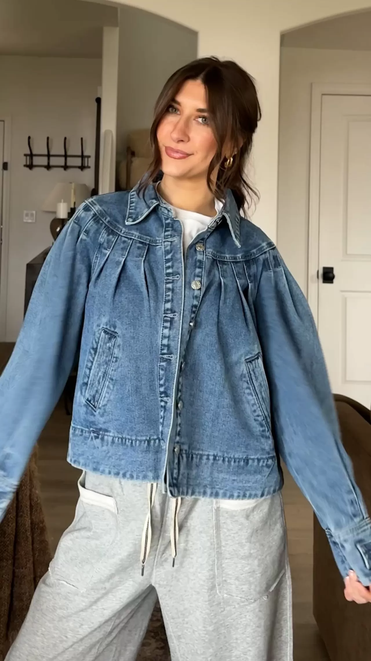 Amazon Fashion, Klasik Denim ve Modern Siluetleri Ön Plana Çıkarıyor