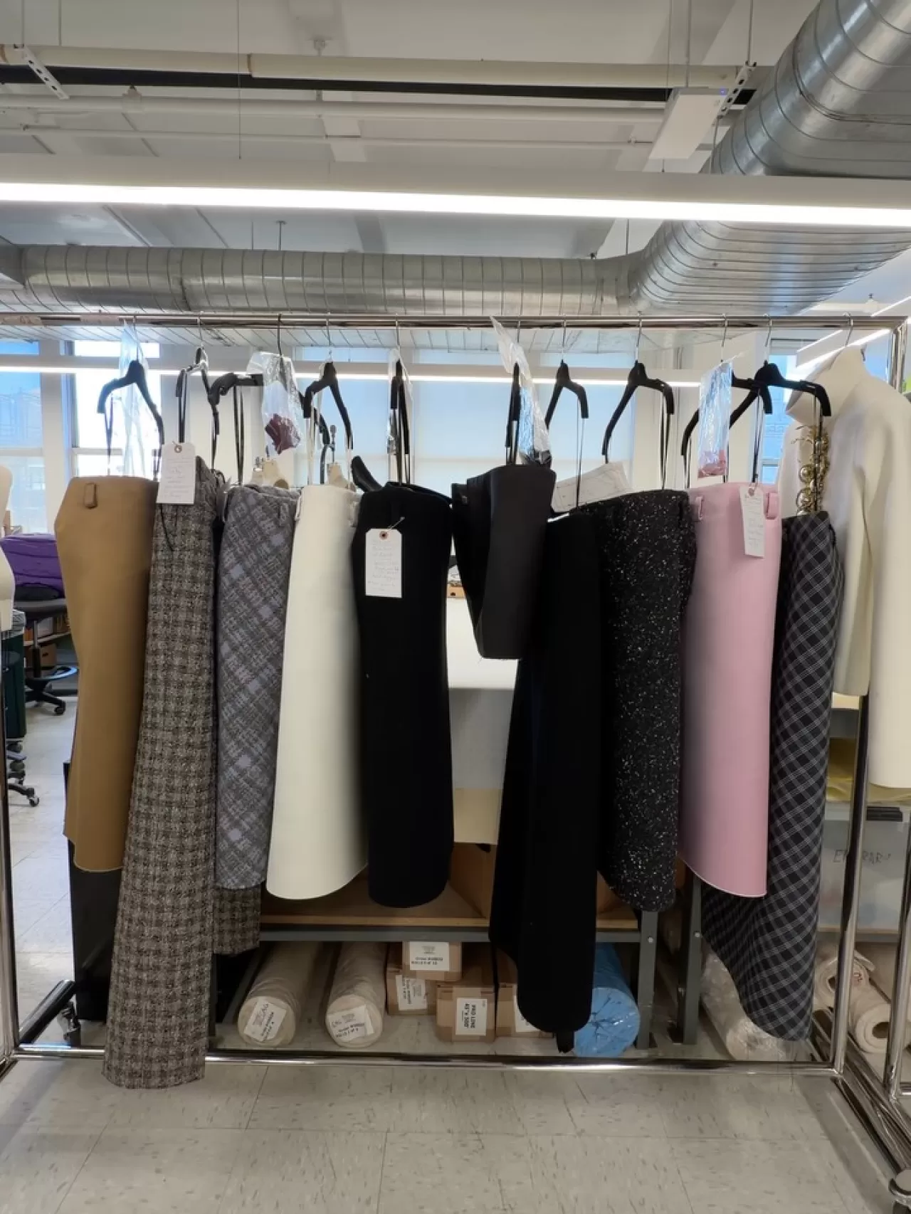 Marc Jacobs'ın 2026 İlkbahar/Yaz Podyum Koleksiyonunun Yapım Sürecine Yakından Bakış