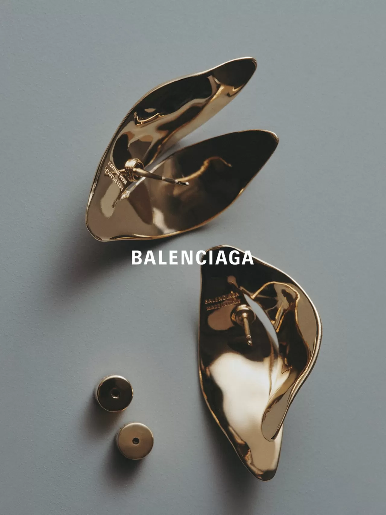 Balenciaga'dan Yeni Aksesör: 