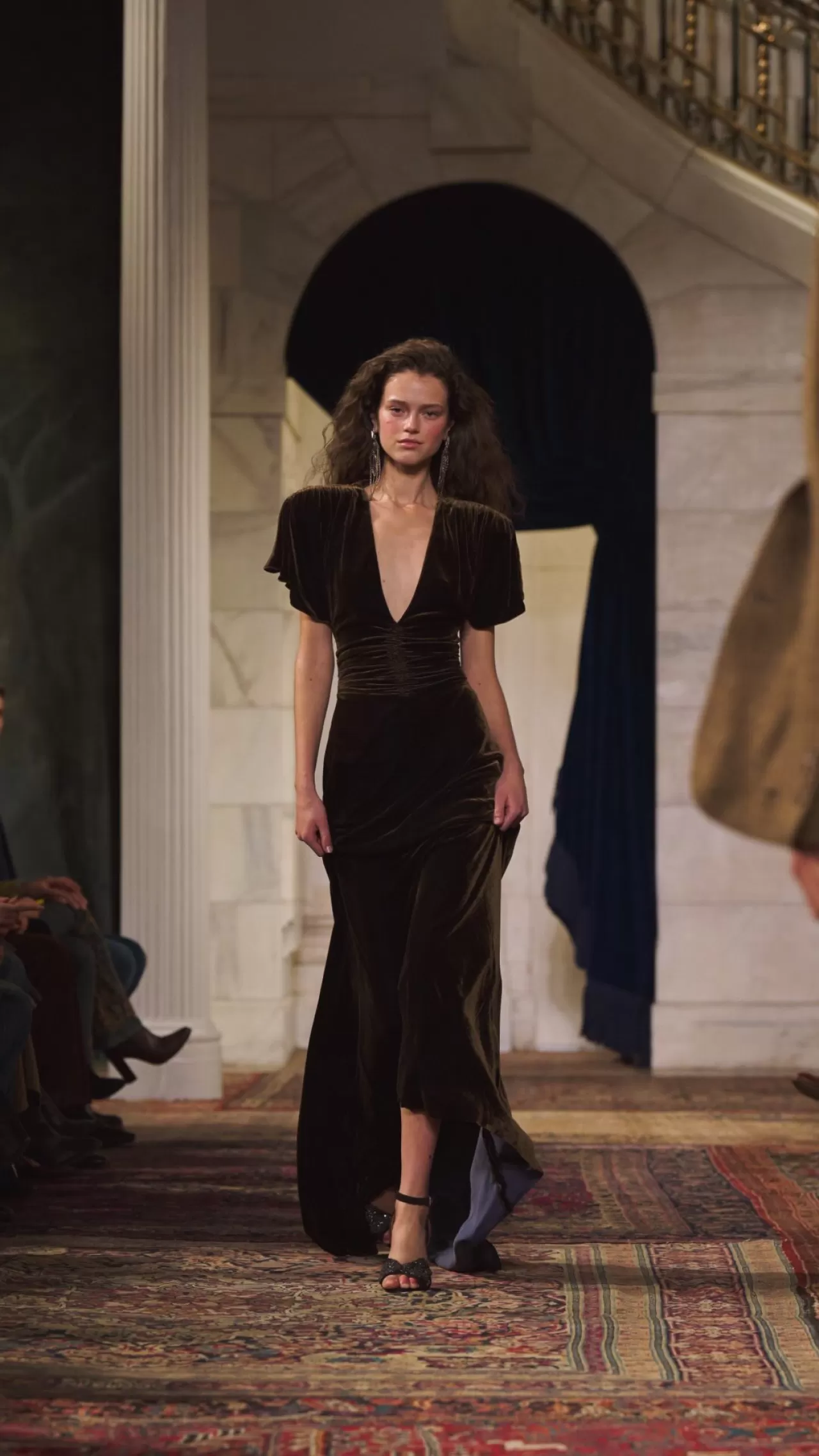 Ralph Lauren'ın Fall 2026 Koleksiyonu: Miras ve Modernitenin Zarafetle Buluşması