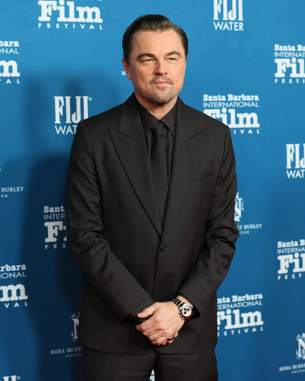 Leonardo DiCaprio, Klasik Kırmızı Halı Stiline Basit Bir Dokunuş Ekledi