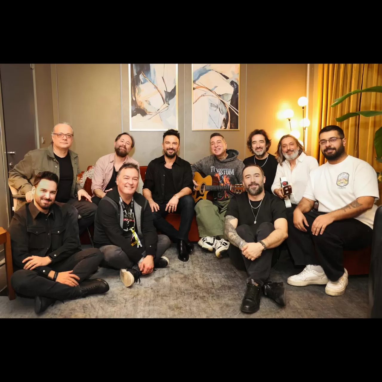 Tarkan, İstanbul Konserlerinin Ardından Orkestra Üyelerine Teşekkür Etti
