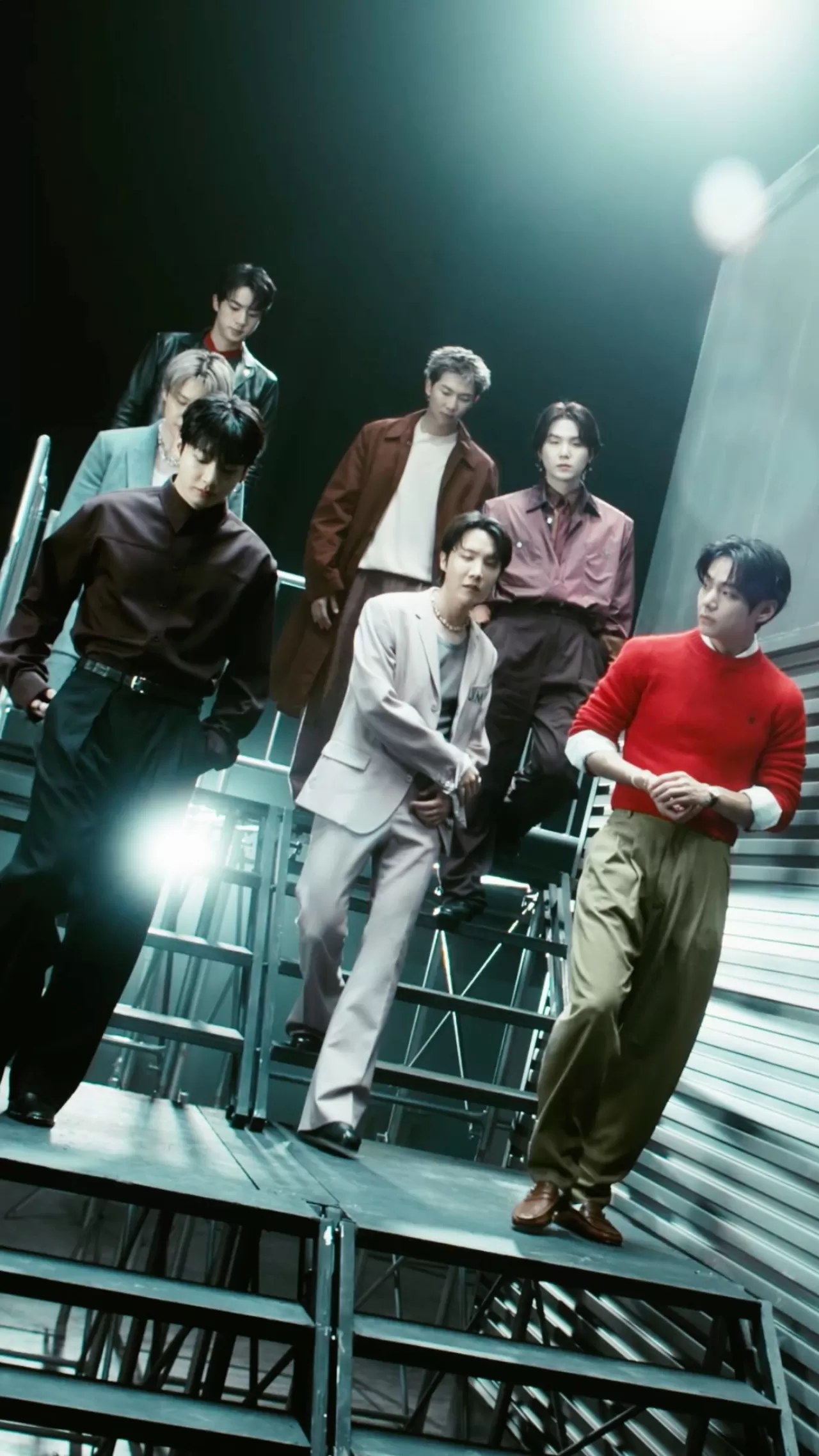 BTS, GQ Dergisi'nin Mart Sayısı için Kamera Arkası Görüntülerini Paylaştı