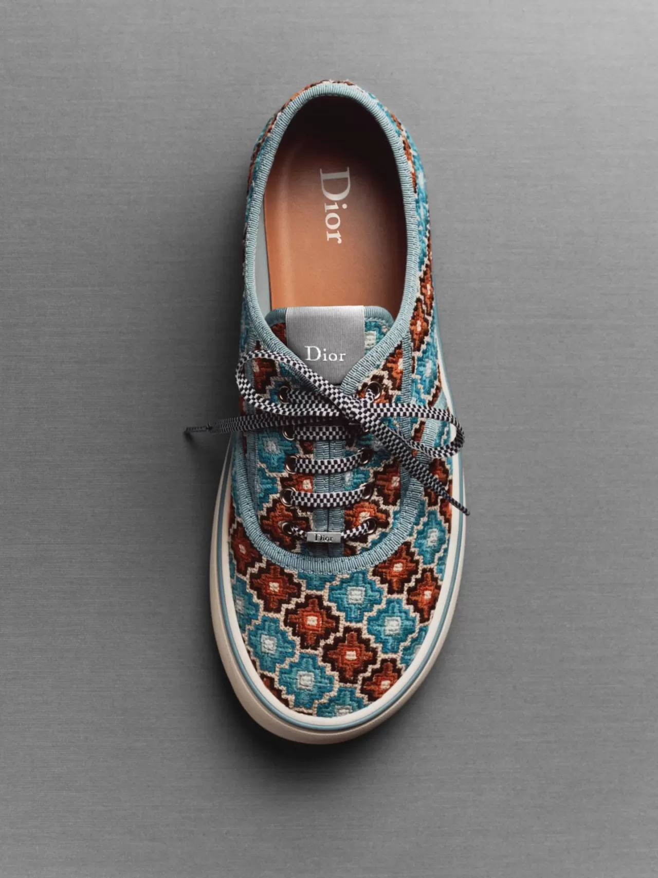 Dior 2026 Yaz Koleksiyonu Aksesuarları Raflardaki Yerini Aldı