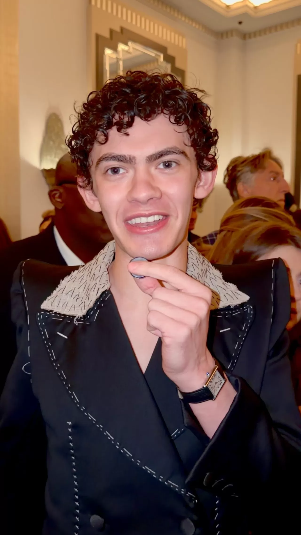 Joe Locke, Londra Moda Haftası'nda Harris Reed'in Defilesinde Dikkatleri Üzerine Çekti