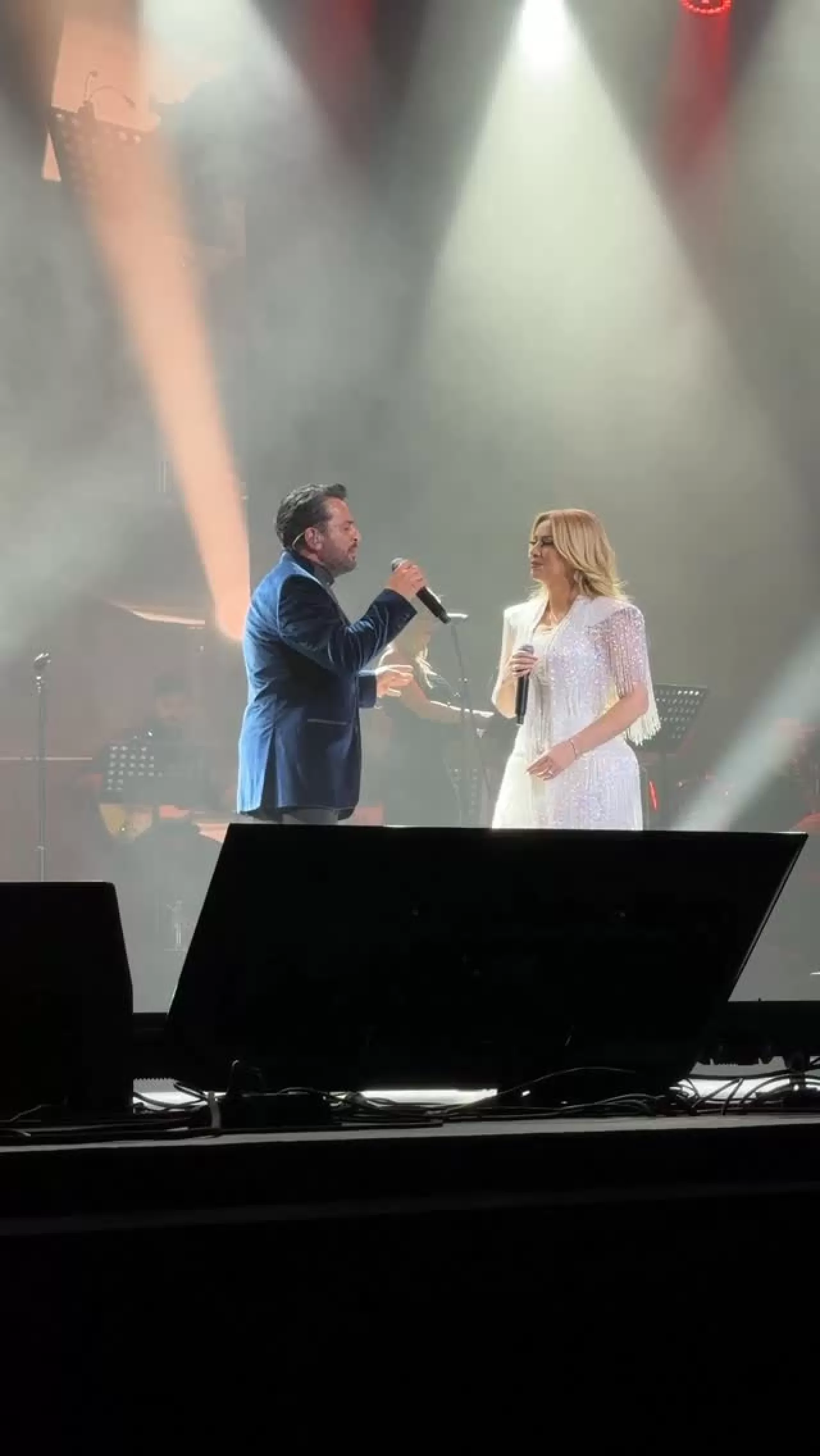 Emre Altuğ ve Rosa Zergerli'nin Yeni Düeti Moskova'da Premier Oldu!