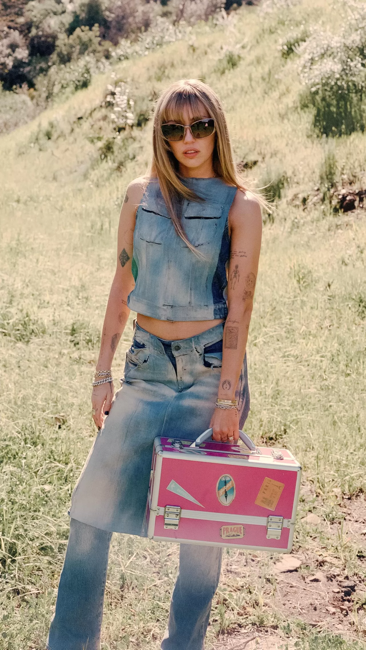 Miley Cyrus'un 'Younger You' Şarkısı Radyolarda Zirveye Yerleşti