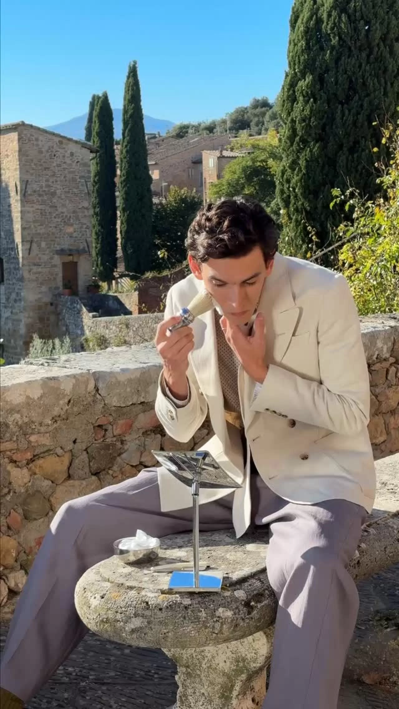 Paul Smith'in Yeni Keten Koleksiyonu: Yaz Modasına Yön Veriyor