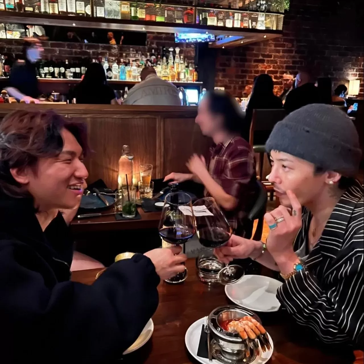 Bigbang'ın Daesung ve G-Dragon'u b.stage'de Bir Araya Geldi