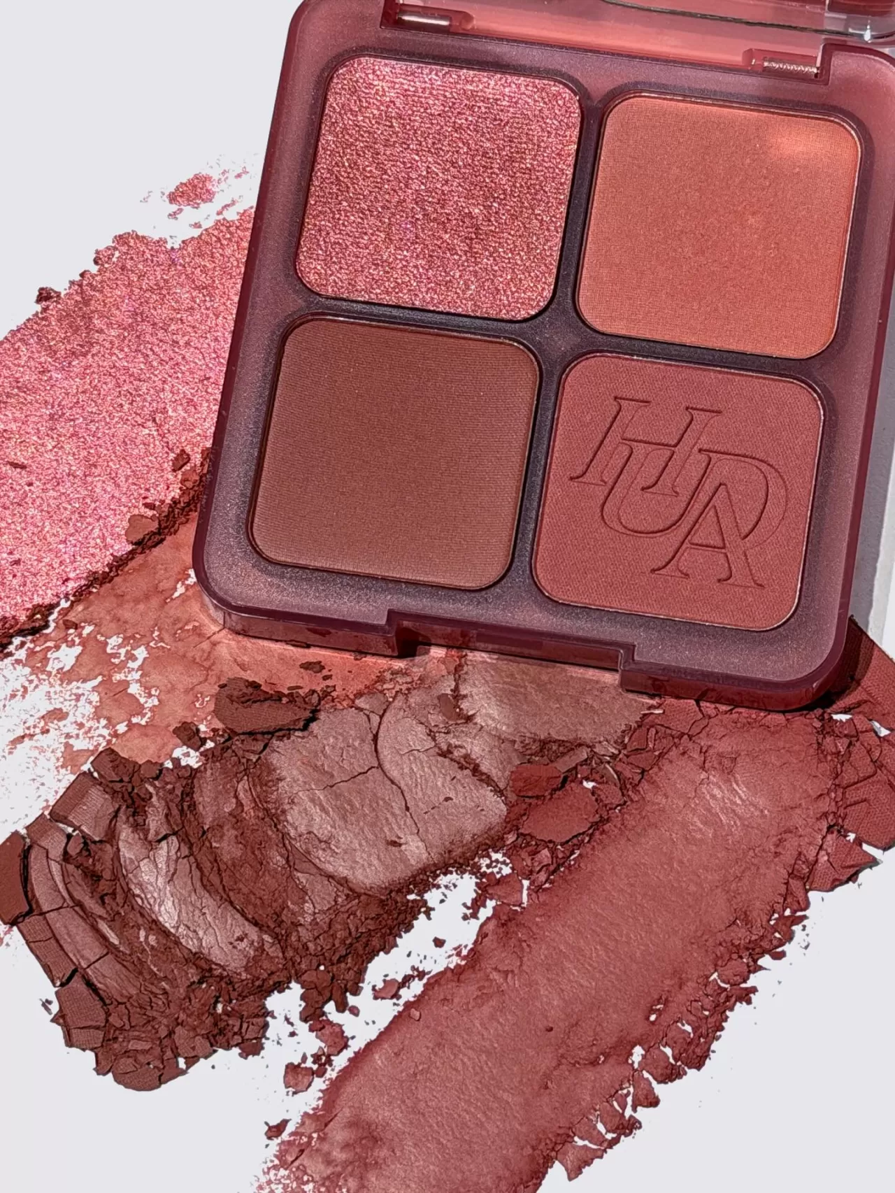 Huda Beauty'nin Yeni Blush Filter Palette'i 9 Nisan'da Satışta!