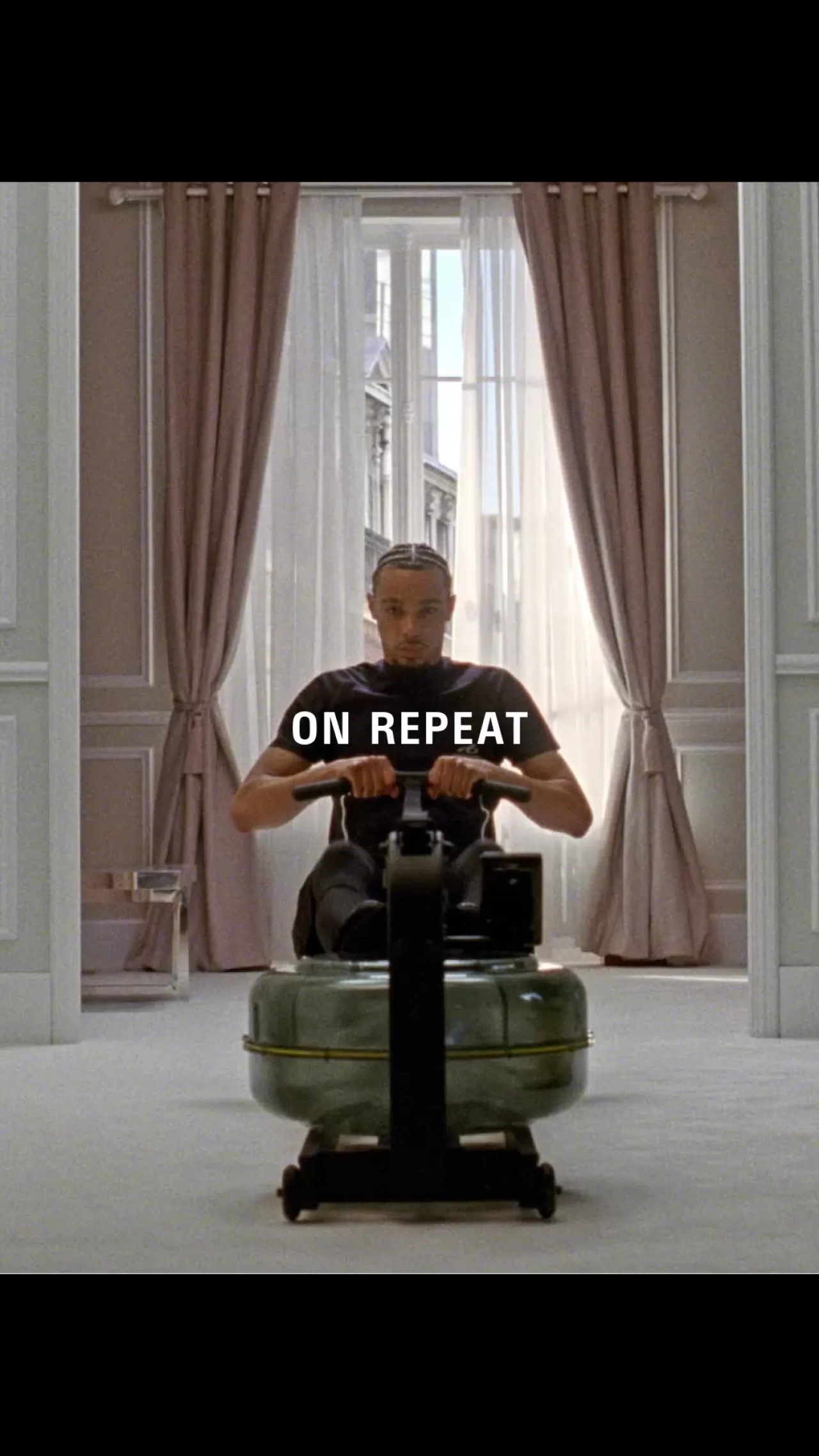 Balenciaga "On Repeat" Sneaker Kampanyasını Duyurdu