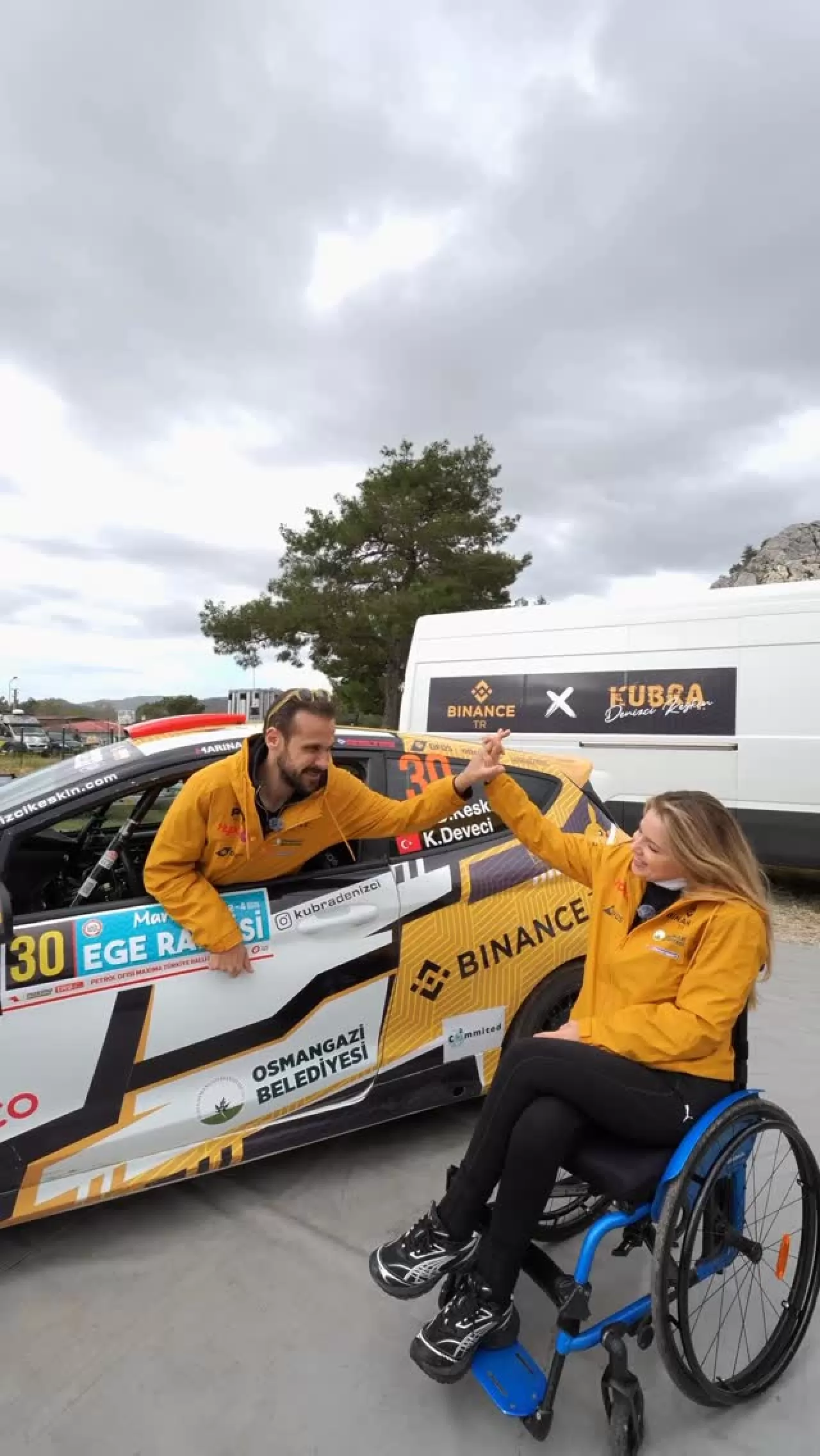 Ümit Erdim'den Kübra Denizci'ye Destek: 'Senin İçin Zor Diye Bir Şey Yok'