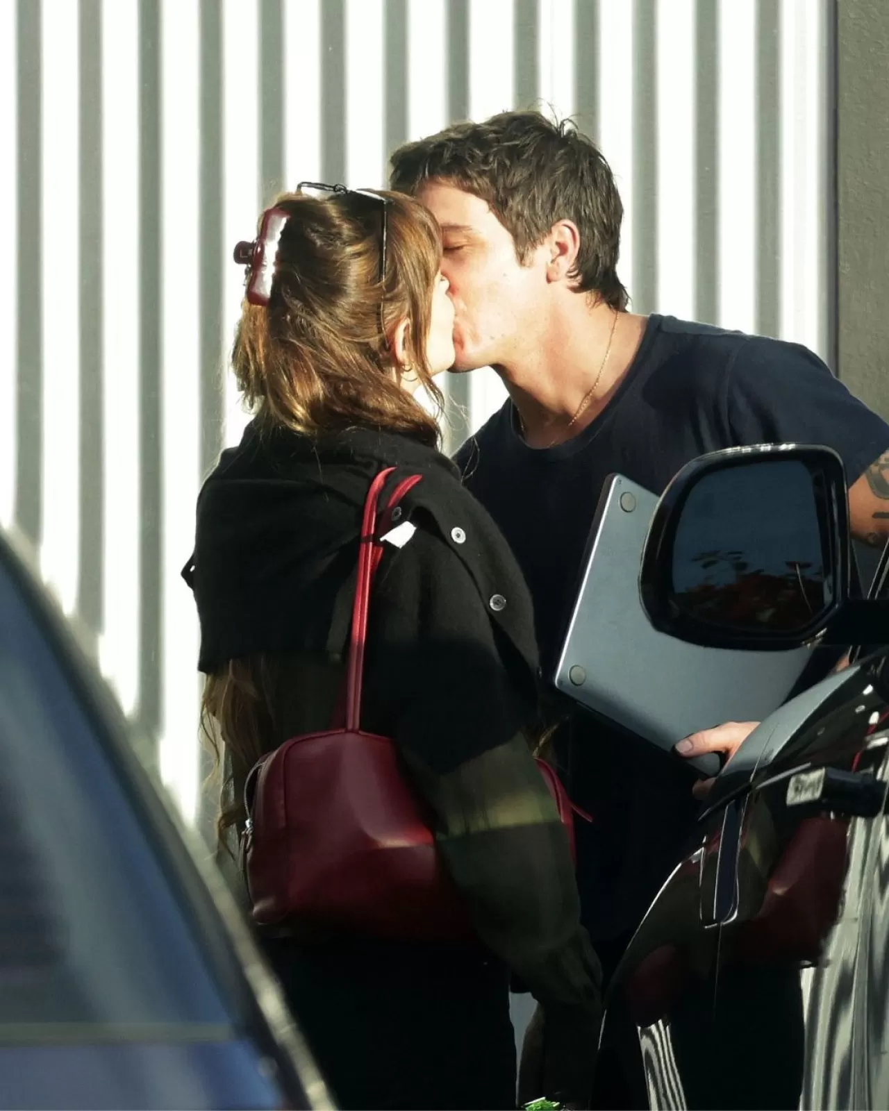 Dakota Johnson ve Role Model'den Los Angeles'ta Romantik Pozlar