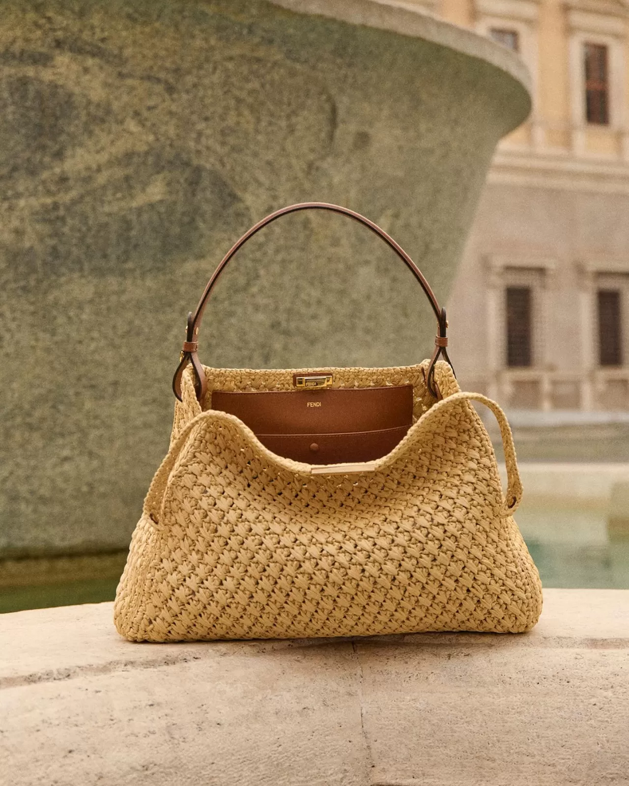 FENDI, Roma'da El İşi Rafyadan Yeni 'FENDI Way'ini Tanıttı