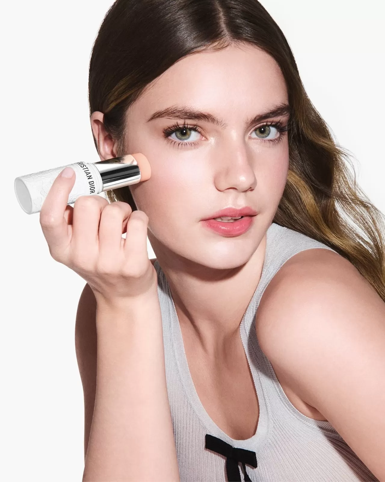 Dior Le Stick UV Invisible Matifiant: Yeni Nesil Güneş Koruyucu Tanıtıldı