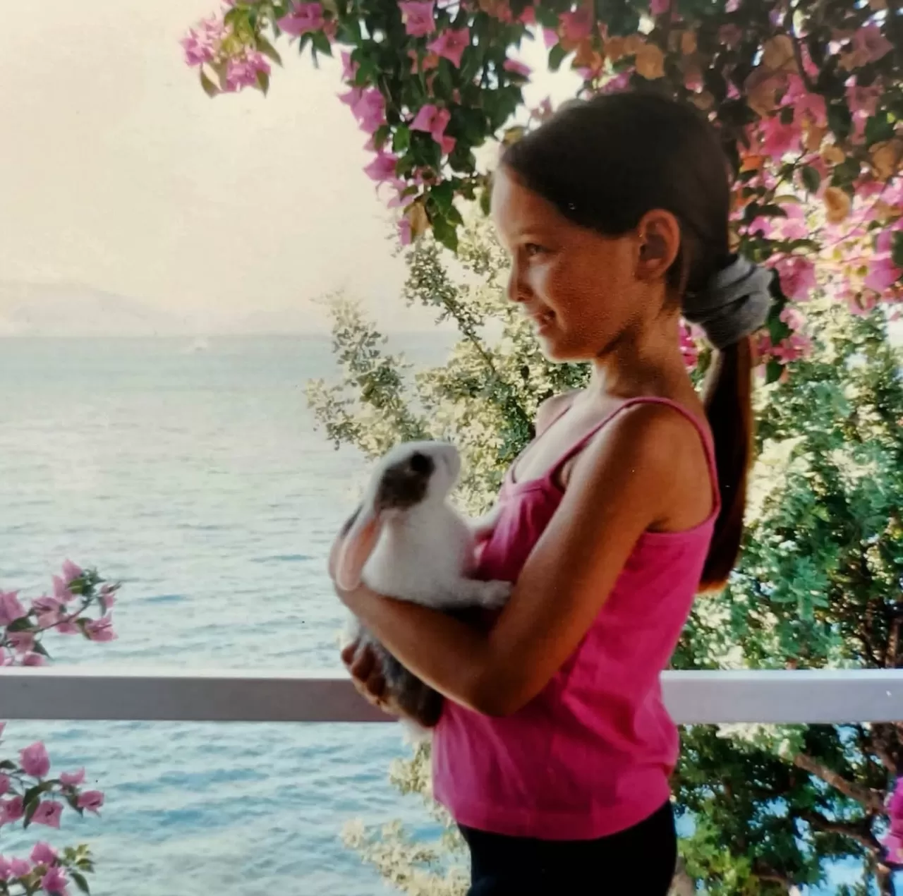 Nilperi Şahinkaya'dan Duygusal Anı Paylaşımı: 'Ne Mutlu Ki Sevildim'