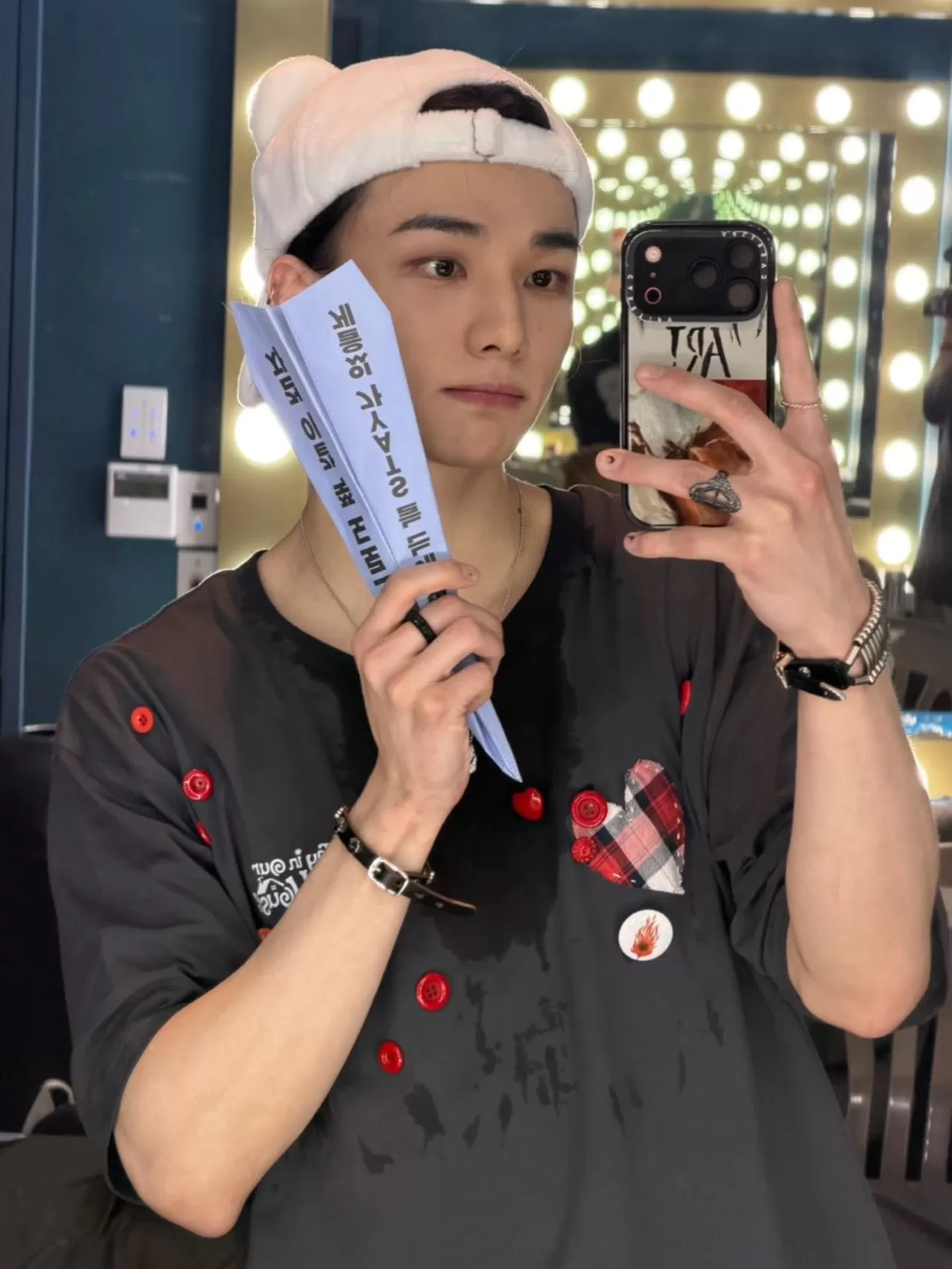 Hyunjin Güncellemesi: Stray Kids Üyesi Hyunjin'in Guess Markasıyla İş Birliği