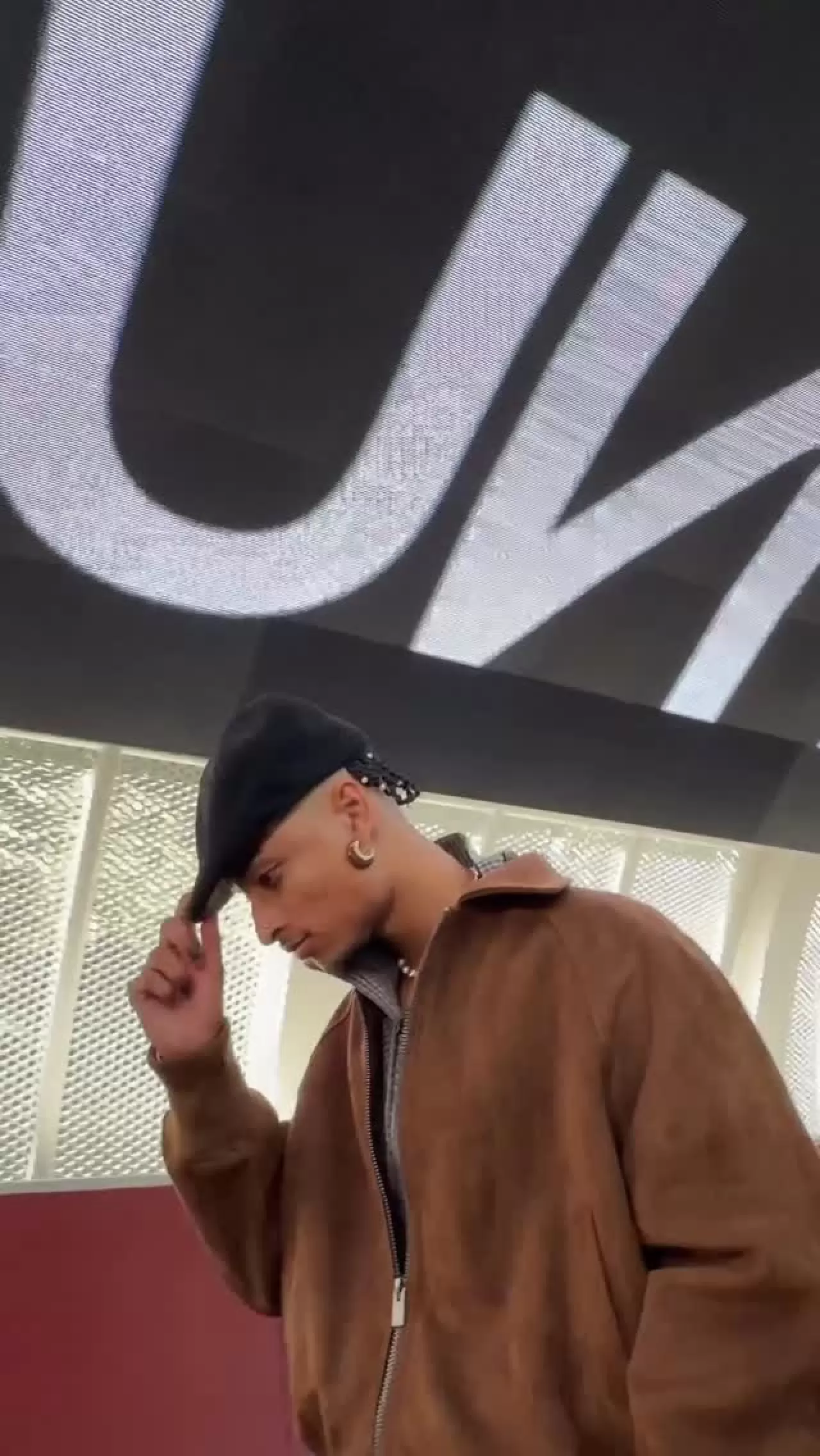 BERSHKA Markasının Tanıdık Yüzü: Jovemyuri ile Marka İletişimi