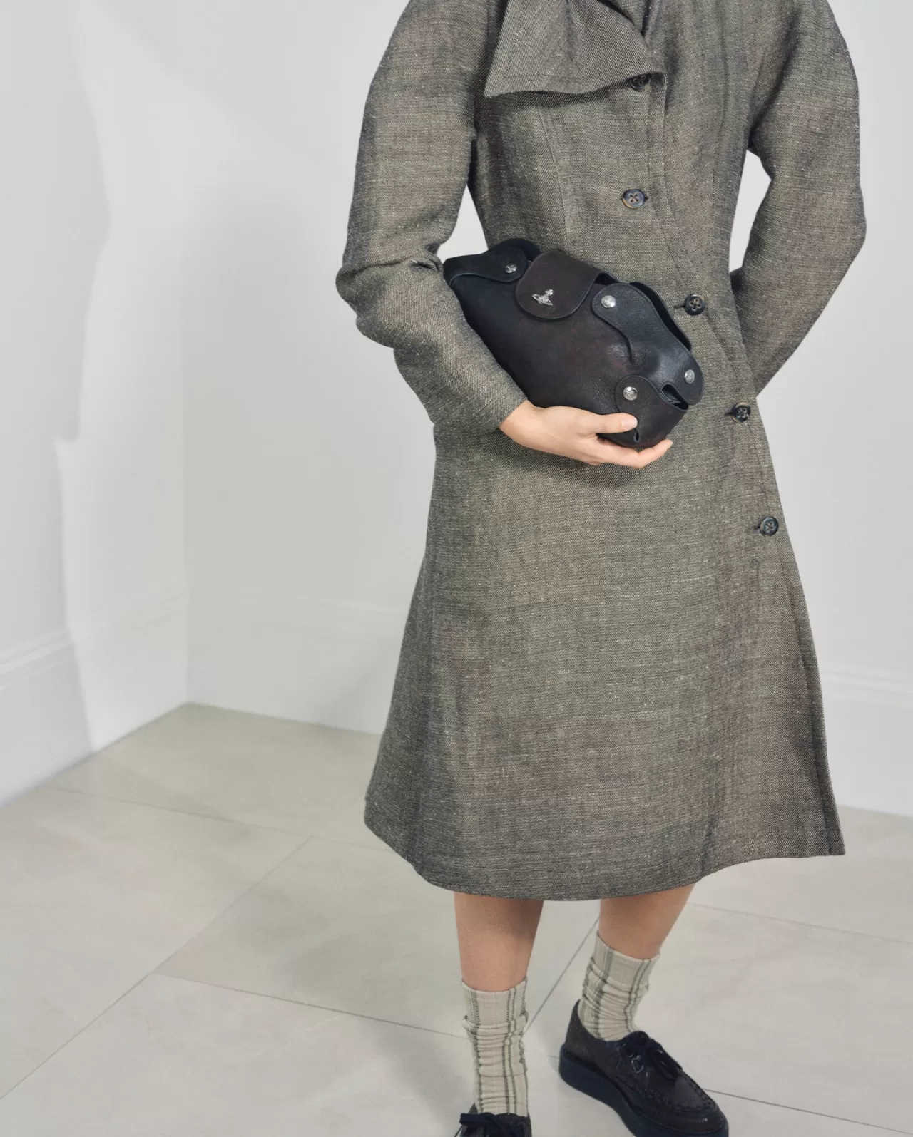 Vivienne Westwood'un İkonik Wilma Clutch Modeli Şimdi Satışta!