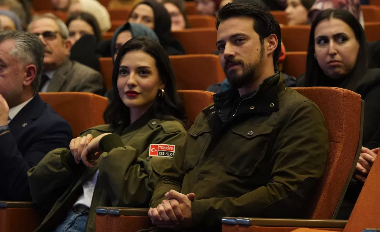 Kuruluş Orhan Oyuncuları Bursa'da On Binlerce Kişiyle Buluştu