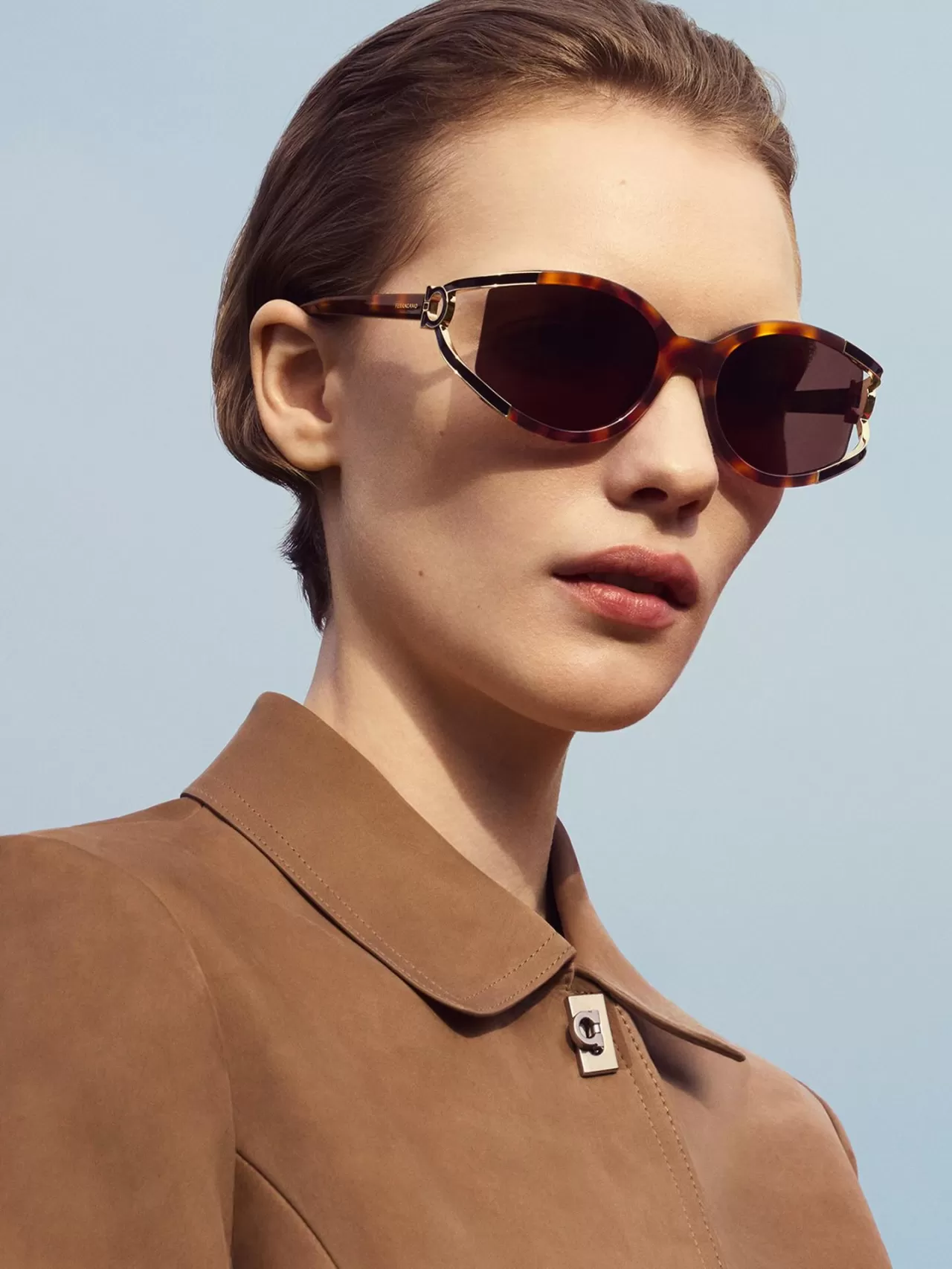 Ferragamo SS26 Koleksiyonu: Metal Gancini Detaylı Gözlükler