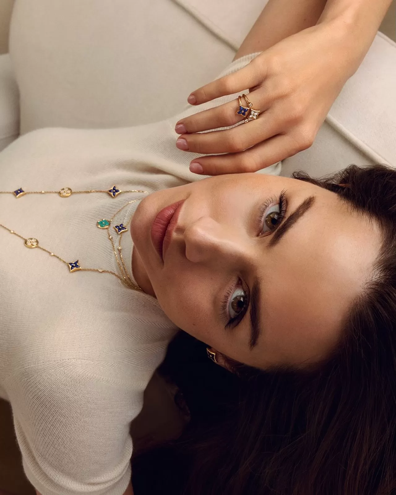Ana de Armas'lı Louis Vuitton Color Blossom: Yedi Renkli Taşın Büyüsü