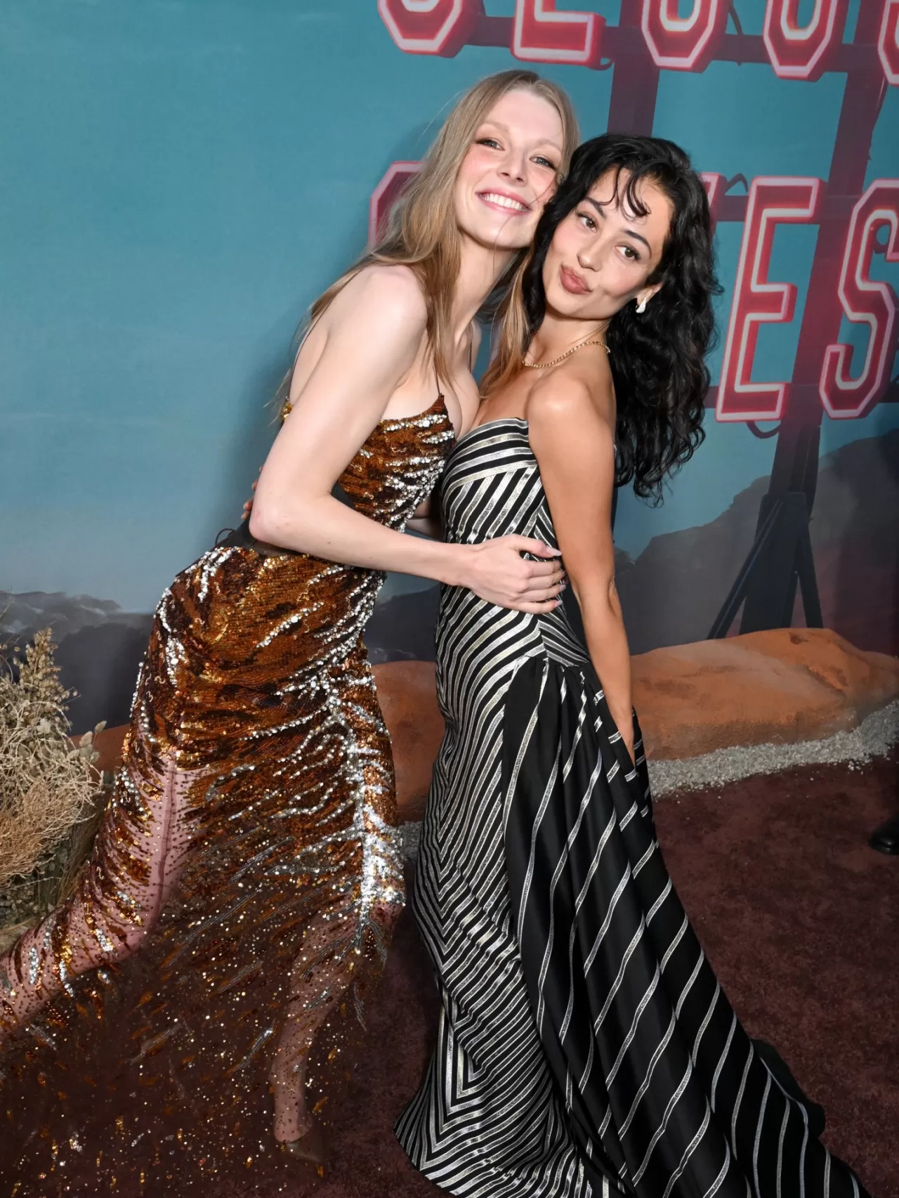 Euphoria Oyuncuları Los Angeles'ta Yeni Sezon Prömiyeri İçin Buluştu