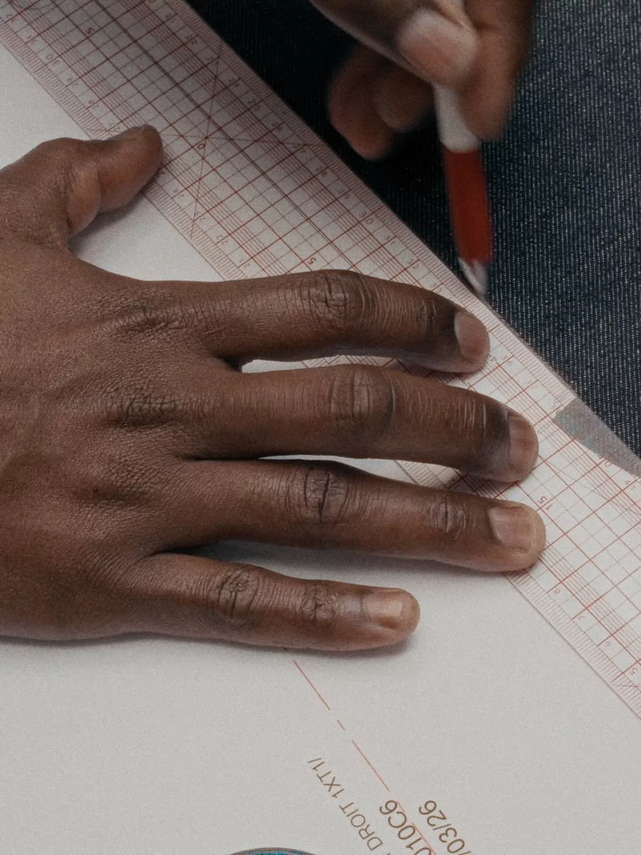 A.P.C.'nin Selvedge Denim Sırları: Minimalizm ve Kalitenin Buluşması