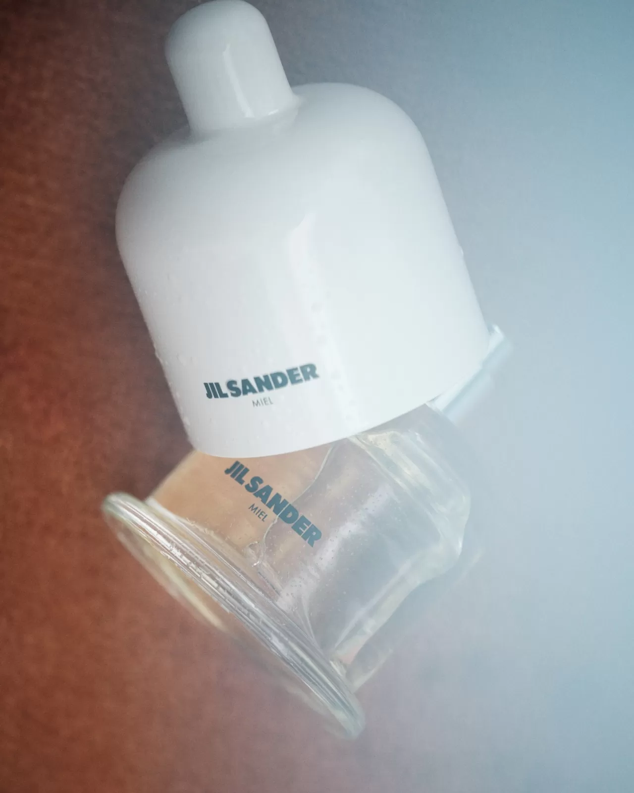 Jil Sander'ın Yeni Parfümü Miel: Balın Işığa Dönüşen Kokusu