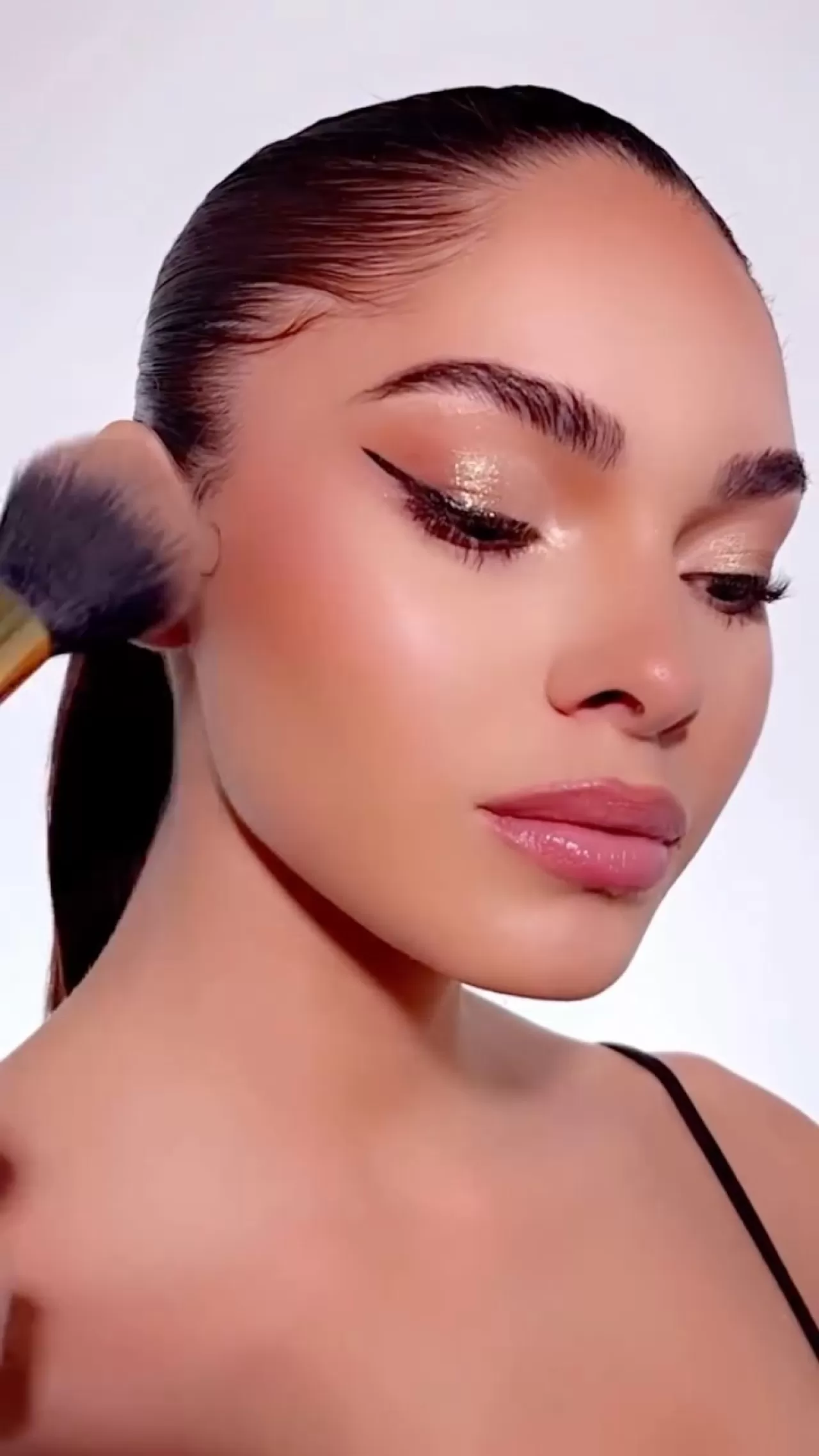 Pat McGrath'ın Bronz ve Allık Ürünleriyle Güneşteki Parıltı