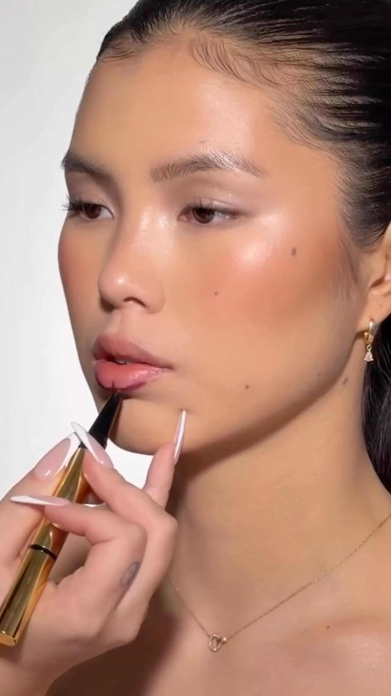 Lip Sculpt Shade Contour Duo: Midnight Magenta İle Yeni Kontür Standartı