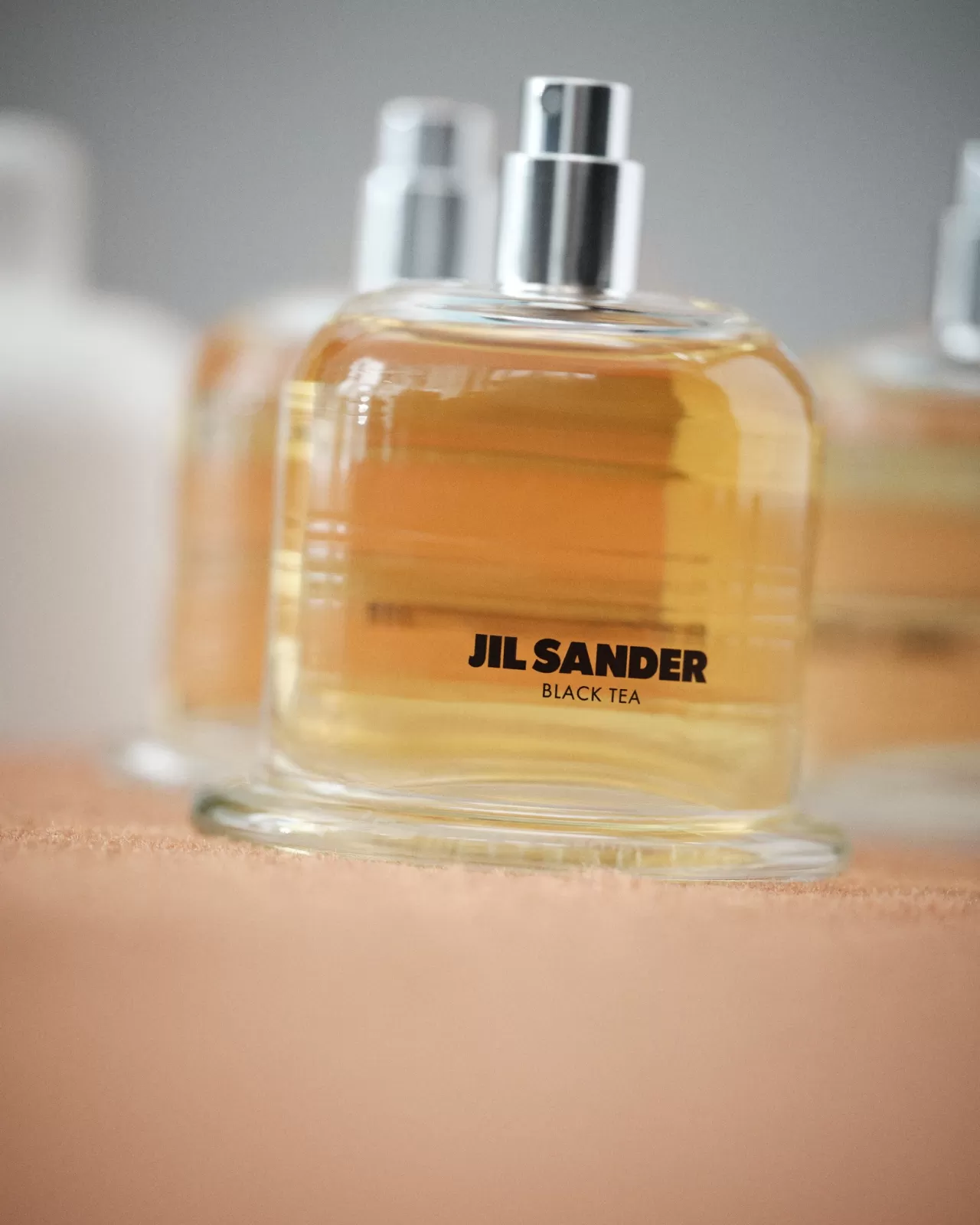 Jil Sander'ın Yeni Parfüm Kampanyası: Duyularla Seyahat