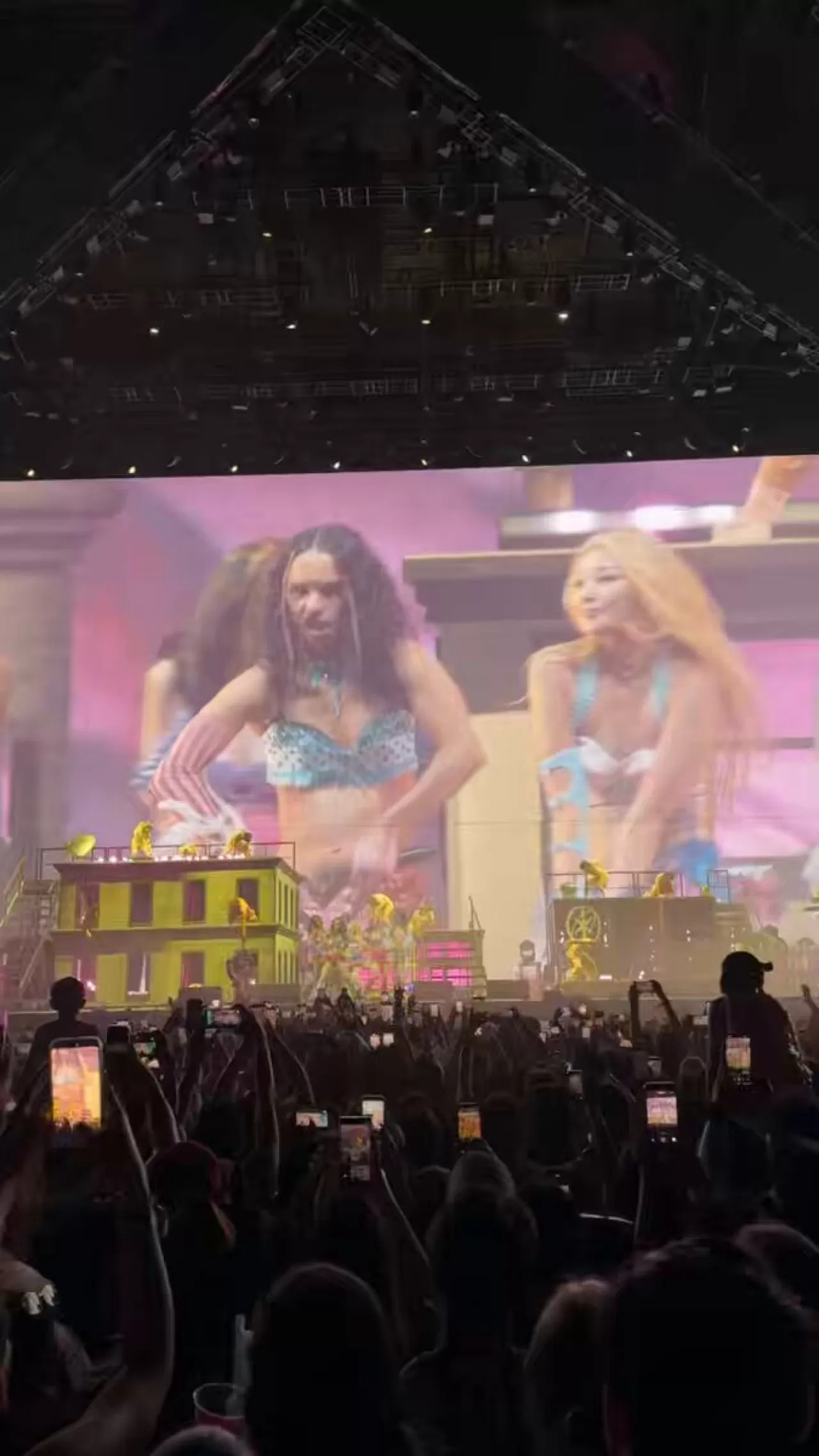 KATSEYE Coachella'da Tarihi İlk Performansını Sergiledi: PINKY UP İzleyicileri Büyüledi