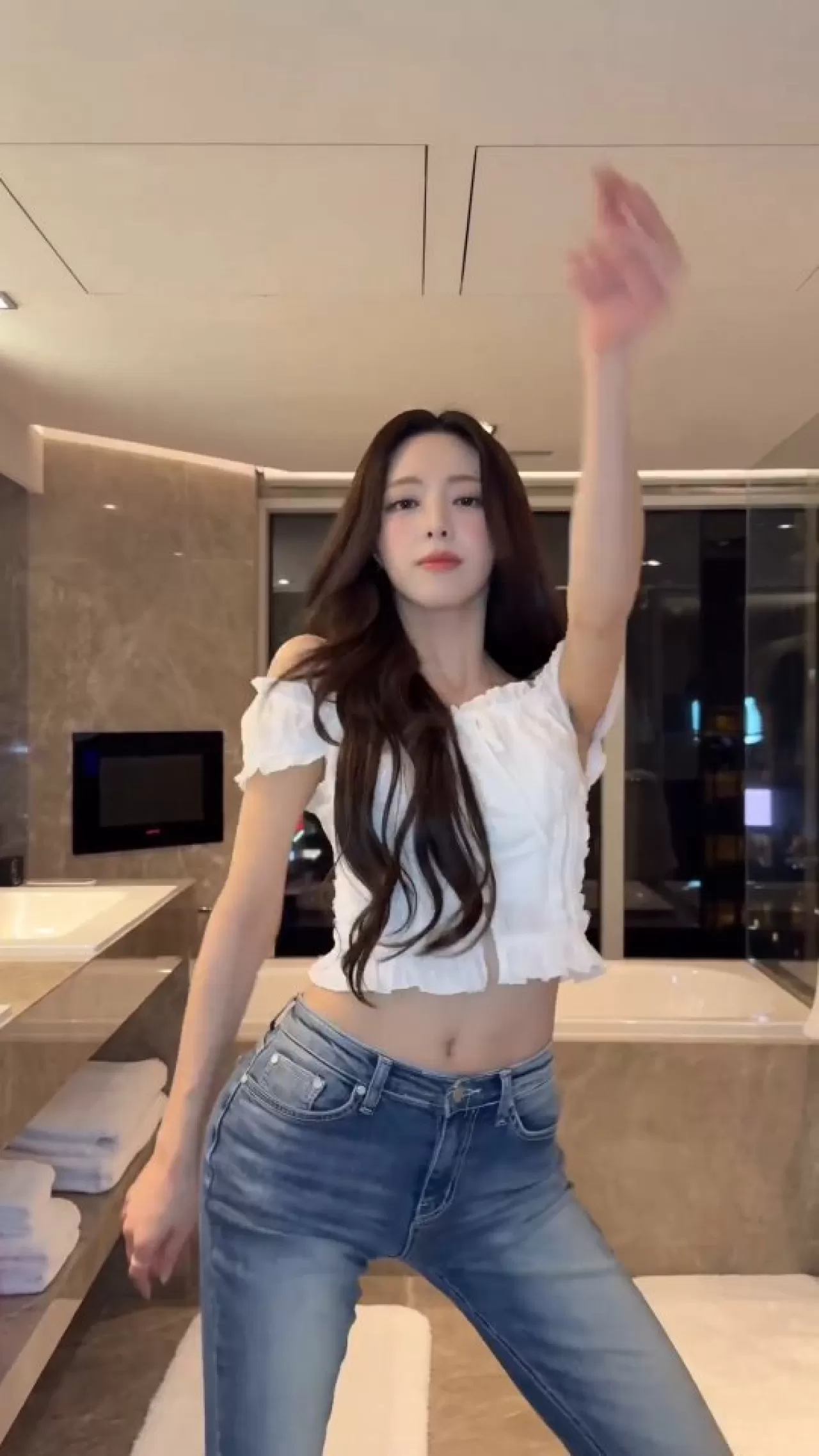 ITZY'nin Yuna'sı BTS'in Hooligan Akımına Katıldı