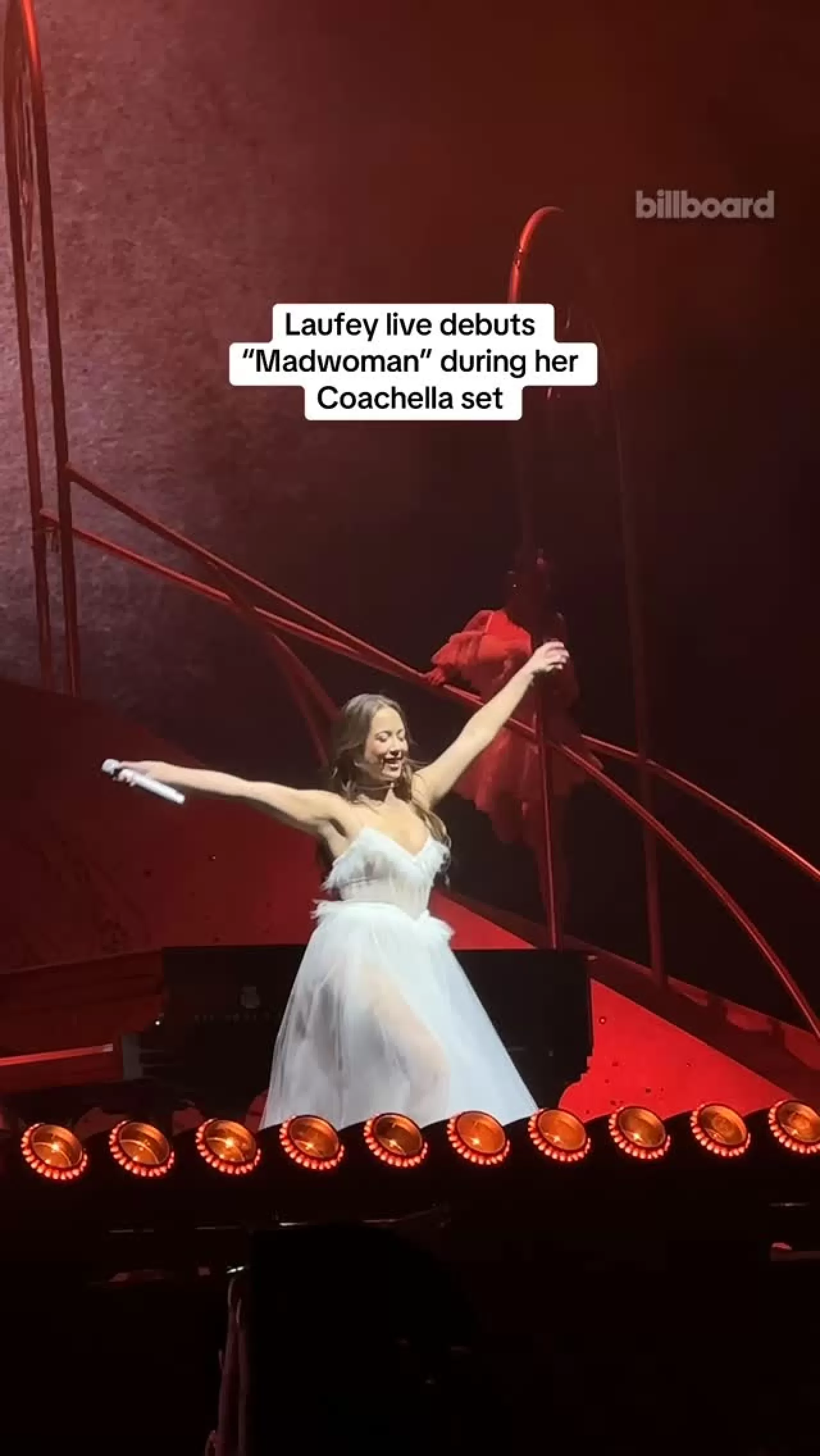 Laufey, Coachella'da Yeni Şarkısı 'Madwoman'ı İlk Kez Seslendirdi