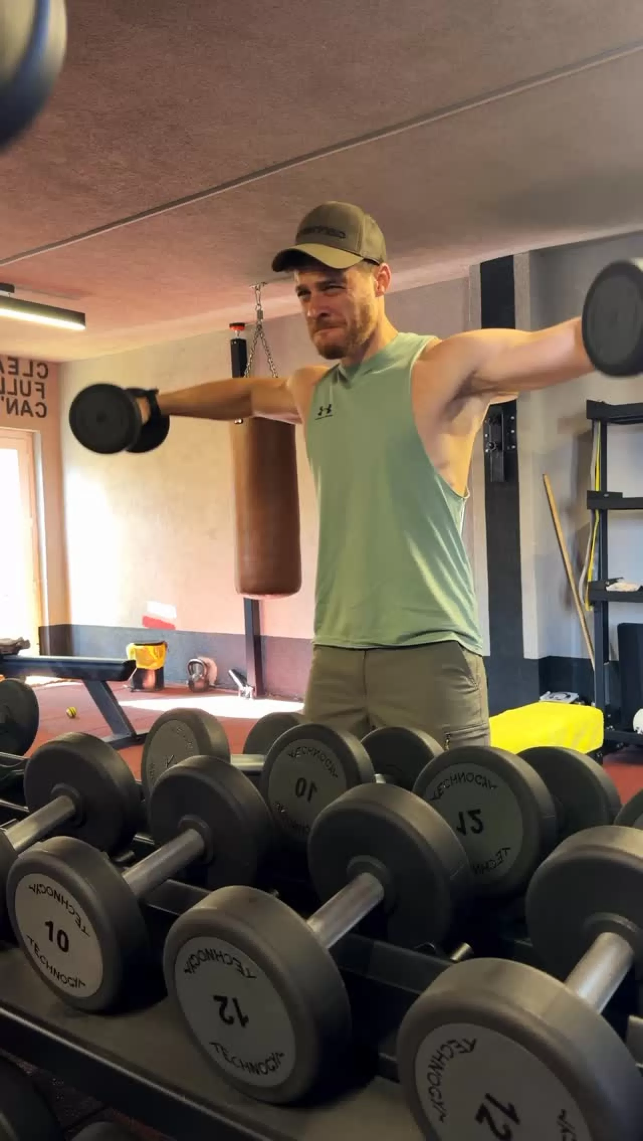 Kerem Bursin Türkiye'ye Döndü: Favori Mekanında Görüntülendi