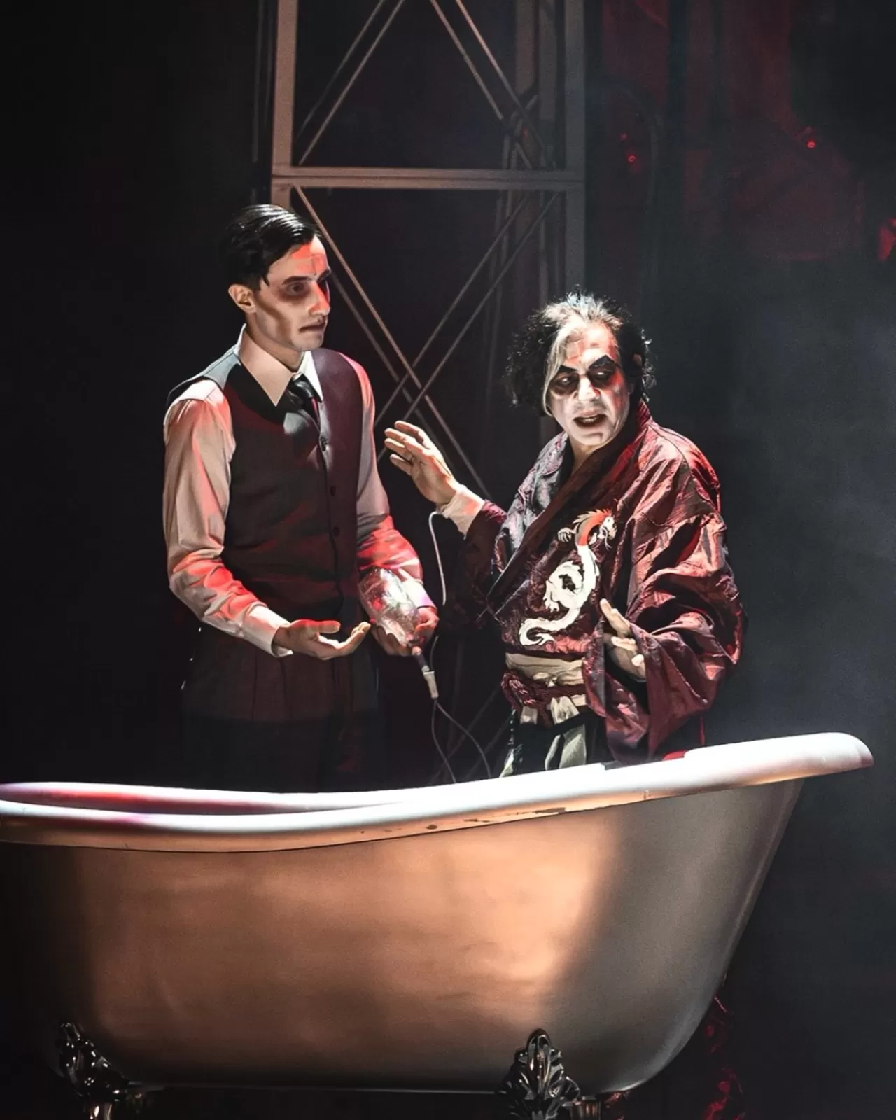 Okan Bayülgen ve Hayko Cepkin'den Drakula: Tarihler ve Şehirler Belli Oldu