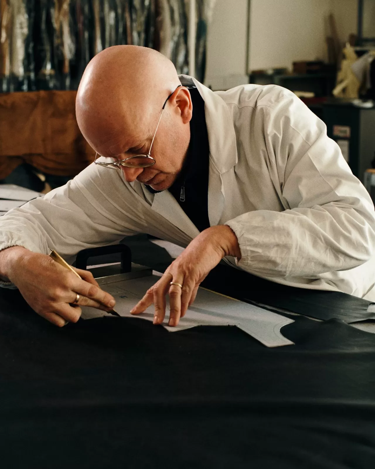 Belstaff'ın İkonik Deri Ceketleri 30 Yıldır Aynı İtalyan Üreticiyle El İşçiliğiyle Üretiliyor