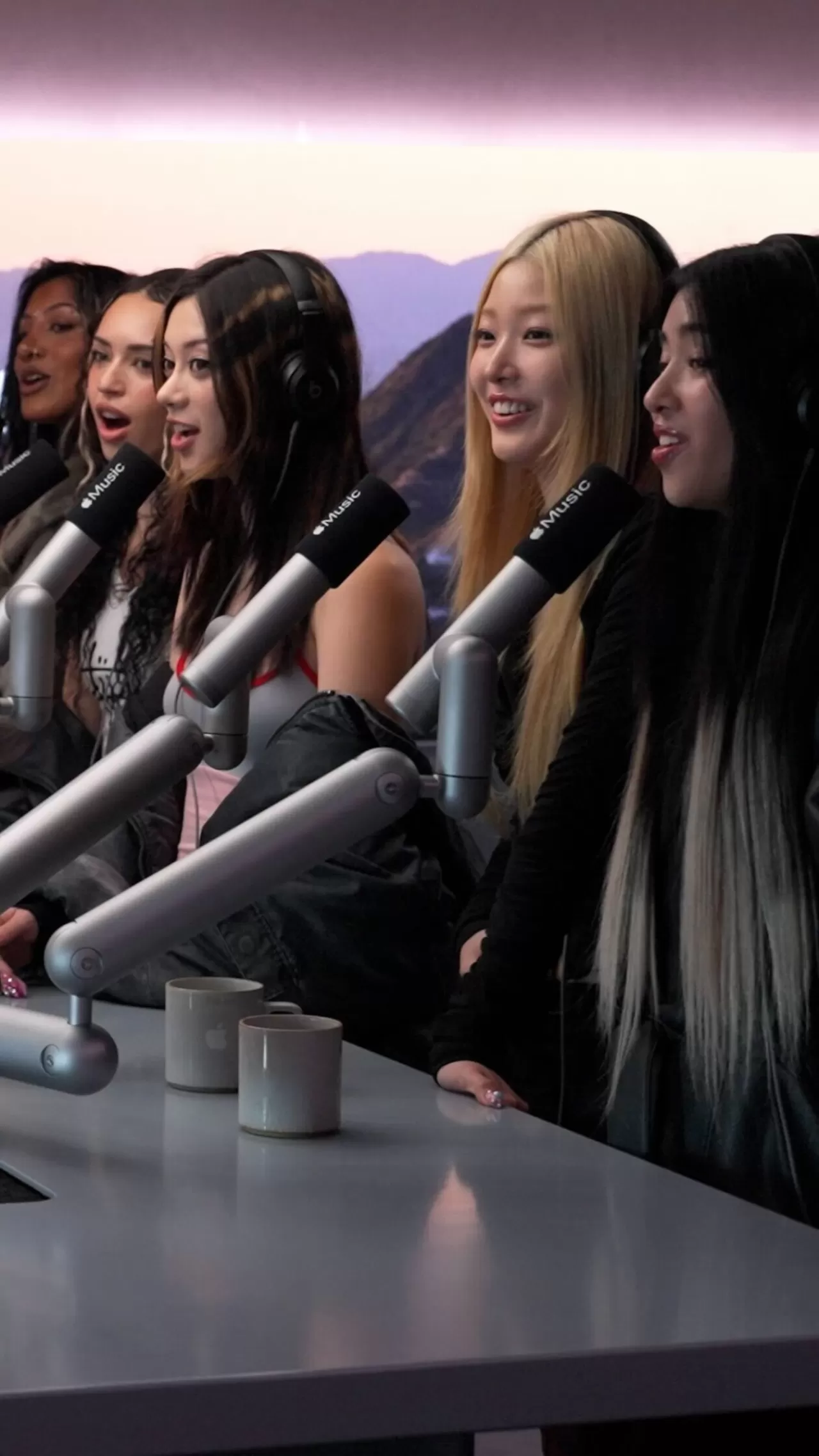 Zane Lowe ve Katy Perry LA Stüdyosunda: "PINKY UP" Performans Sırlarını Anlattı