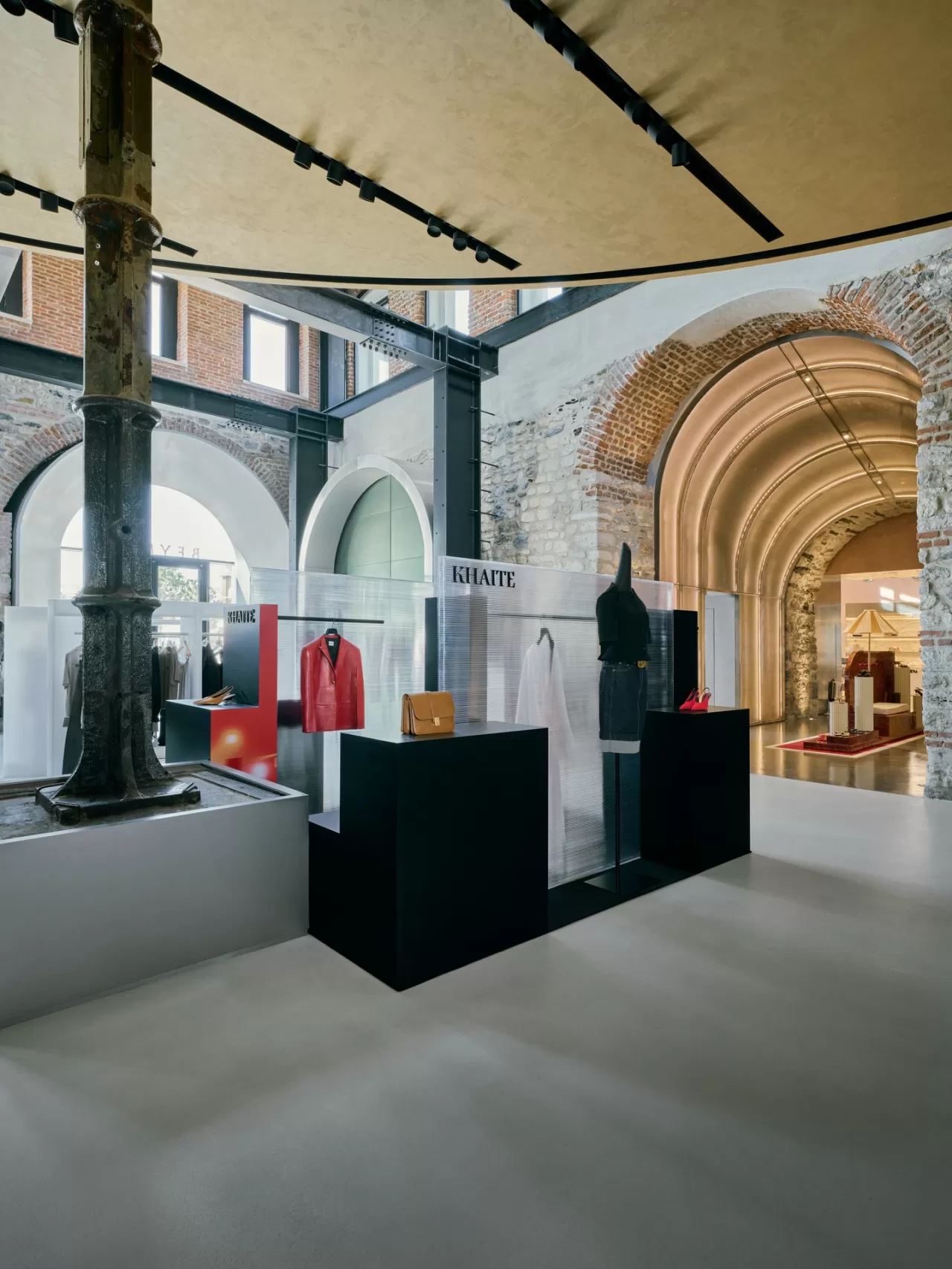 Khaite'nin 2026 İlkbahar-Yaz Koleksiyonu Beymen Tersane'de Pop-Up Mağazada