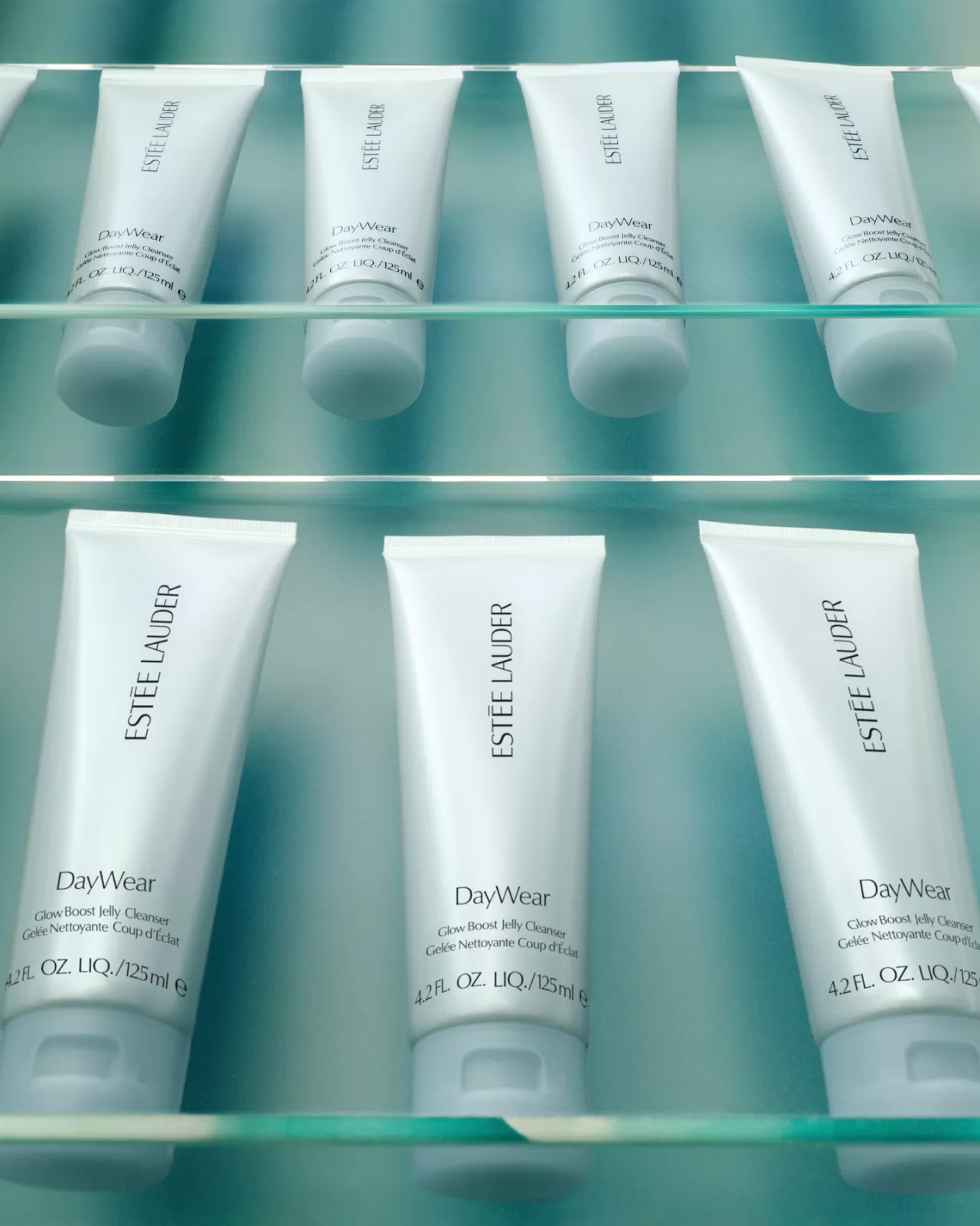 Estée Lauder'dan Şehre Özel Işıltı: Yeni DayWear Glow Boost Gel Cleanser