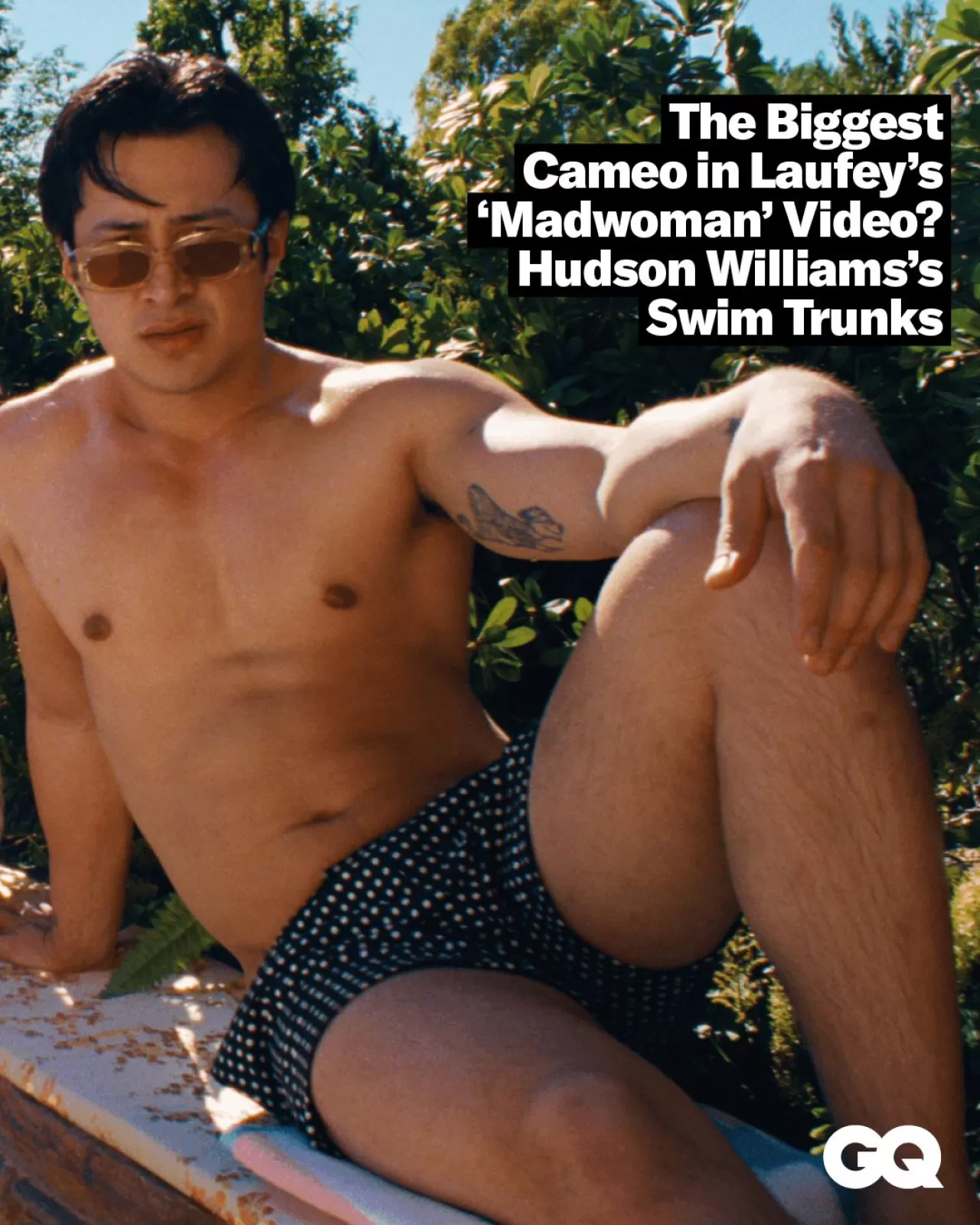 Laufey'in Madwoman Klibindeki Tom Ford Puantiyeli Şort Modayı Salladı