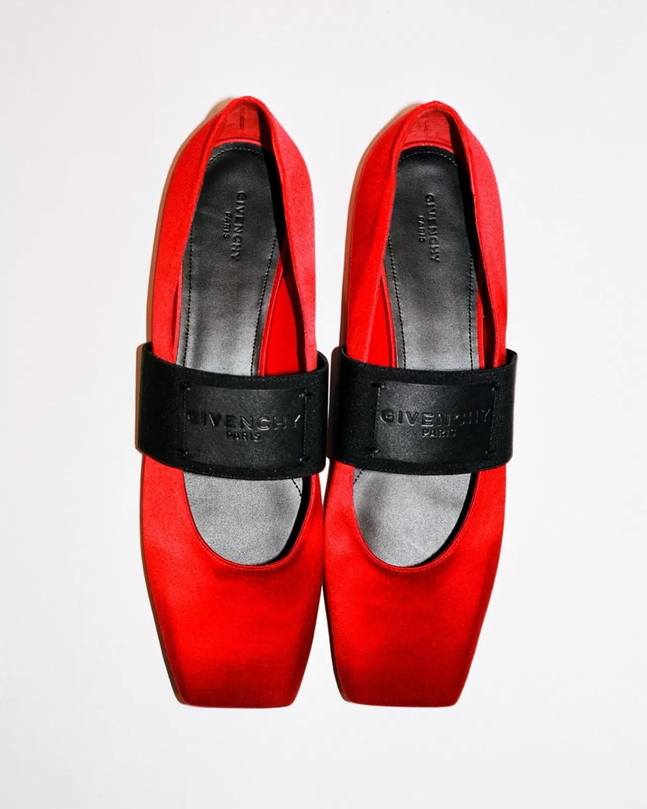 Sarah Burton'ın Givenchy'si: Sliced Square Ballerinalar Moda Dünyasında Yeni Bir Soluk