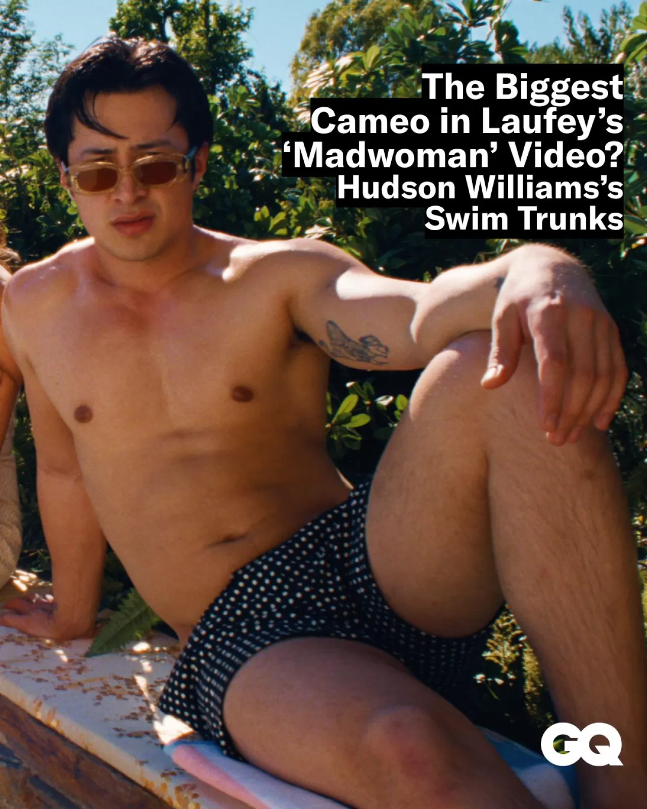 Laufey'in Madwoman Videosunda Hudson Williams'ın Tom Ford Mayosu Dikkat Çekti