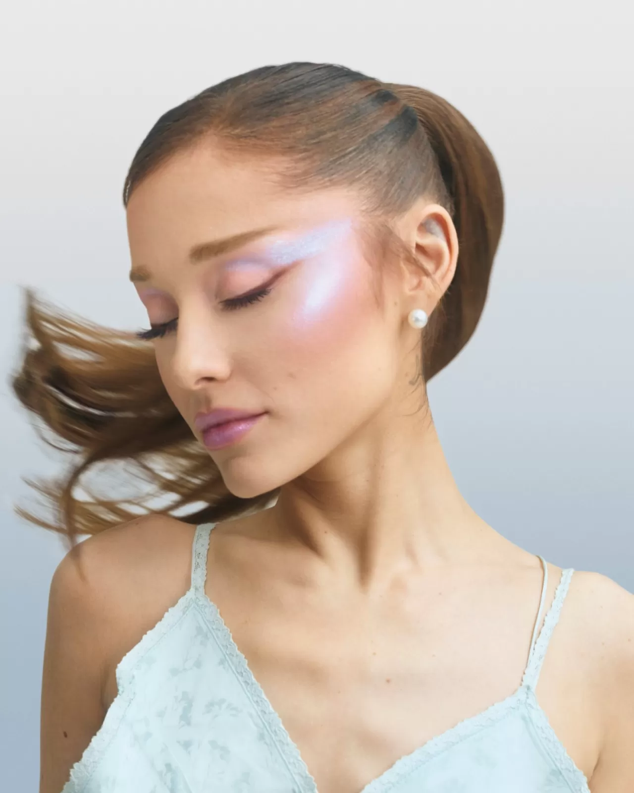 Ariana Grande'den r.e.m. beauty Felsefesi: Makyaj ve Karakter Yaratma
