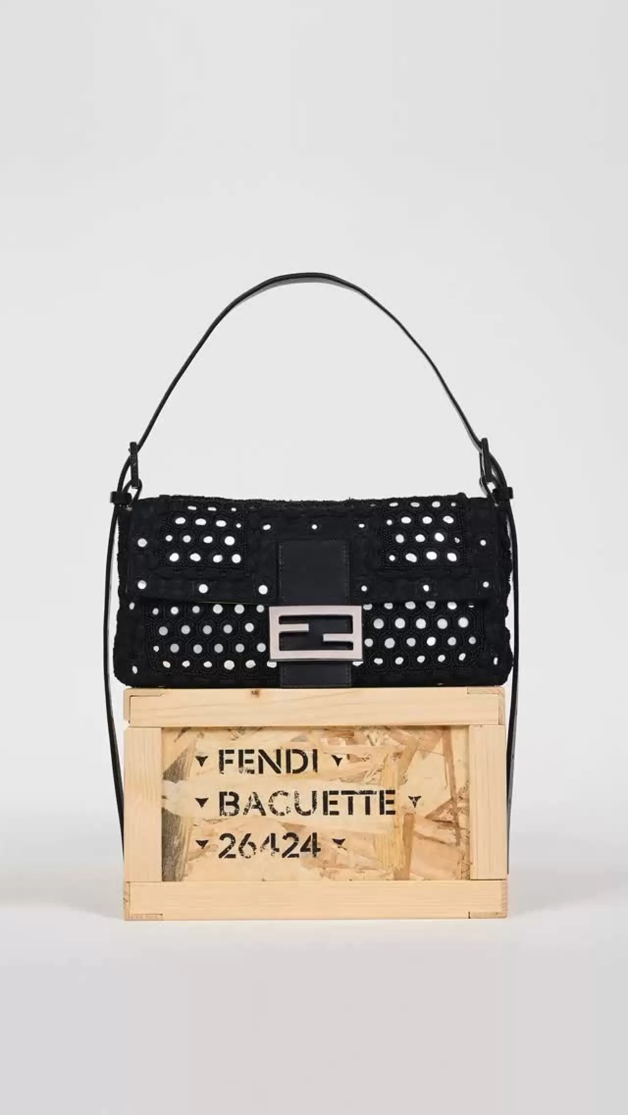 Fendi Milano Design Week'te İkonik Baguette Çantasını Yeniden Yorumluyor