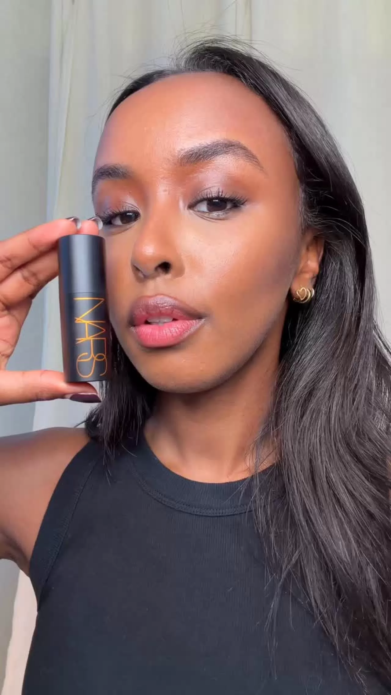 NARS'ın Yeni Kontür Çubuğu ile Mükemmel Yanaklar