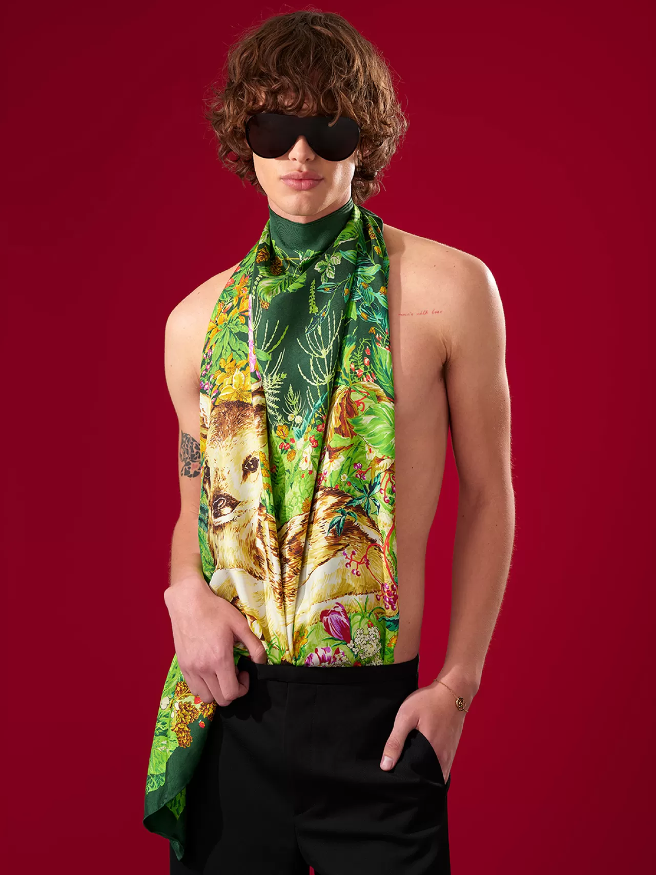 Gucci, Floransa Arşivinden 10 İpek Eşarp ile Zanaatkarlığını Yeniden Yorumluyor