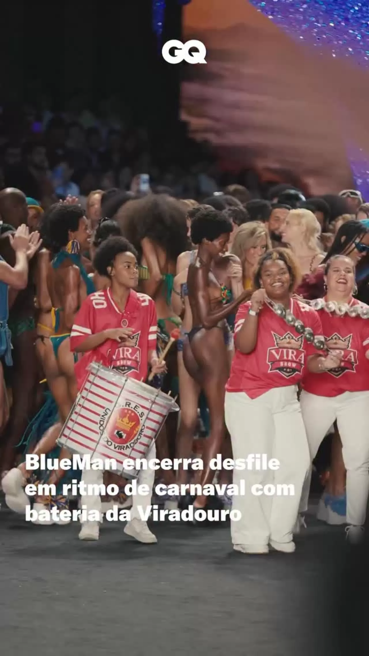 RioFW'de Bluemanbrasil'in Samba ve Helô Pinheiro Performansı